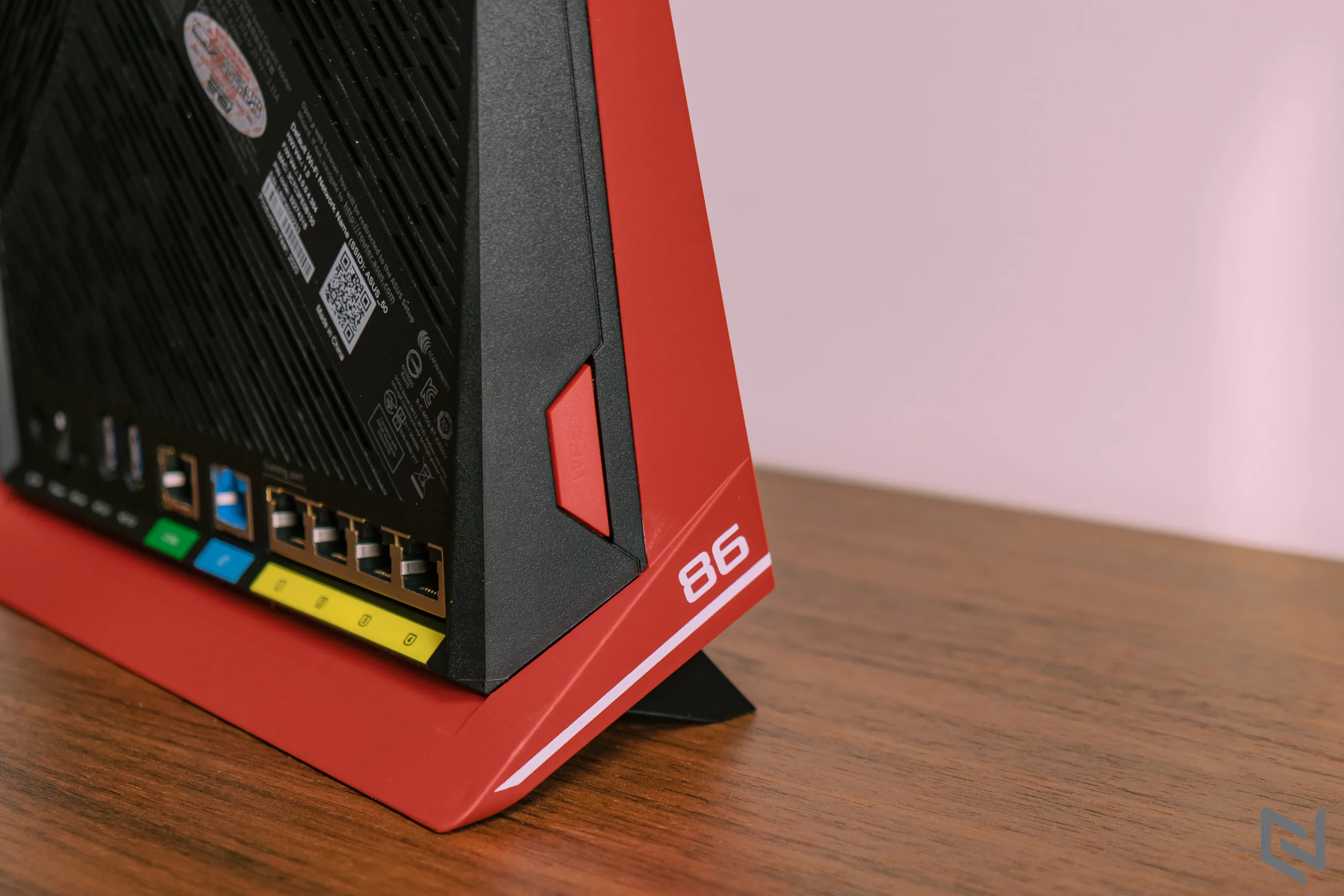 Trên tay bộ đôi router RT-AX86U và RT-AX82U phiên bản Gundam