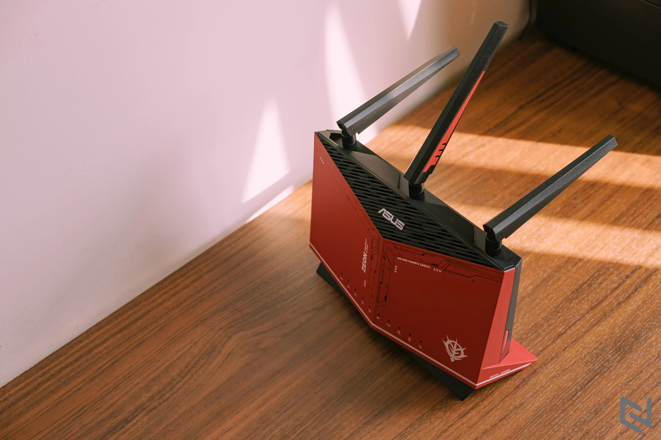 Trên tay bộ đôi router RT-AX86U và RT-AX82U phiên bản Gundam