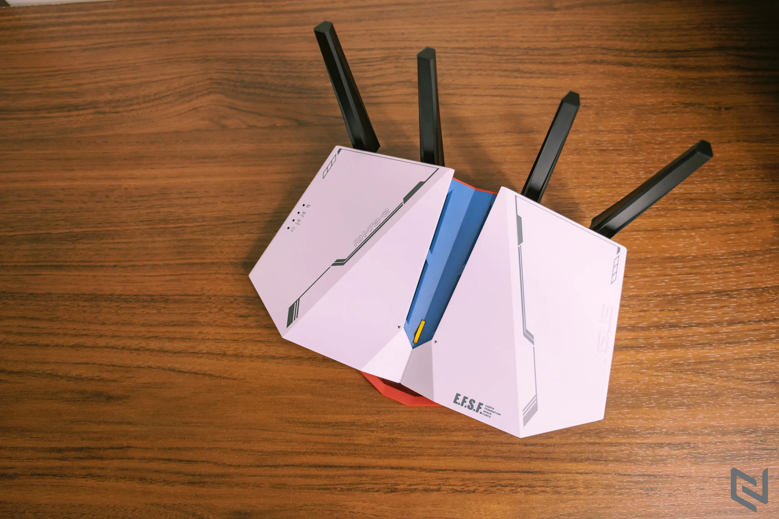 Trên tay bộ đôi router RT-AX86U và RT-AX82U phiên bản Gundam