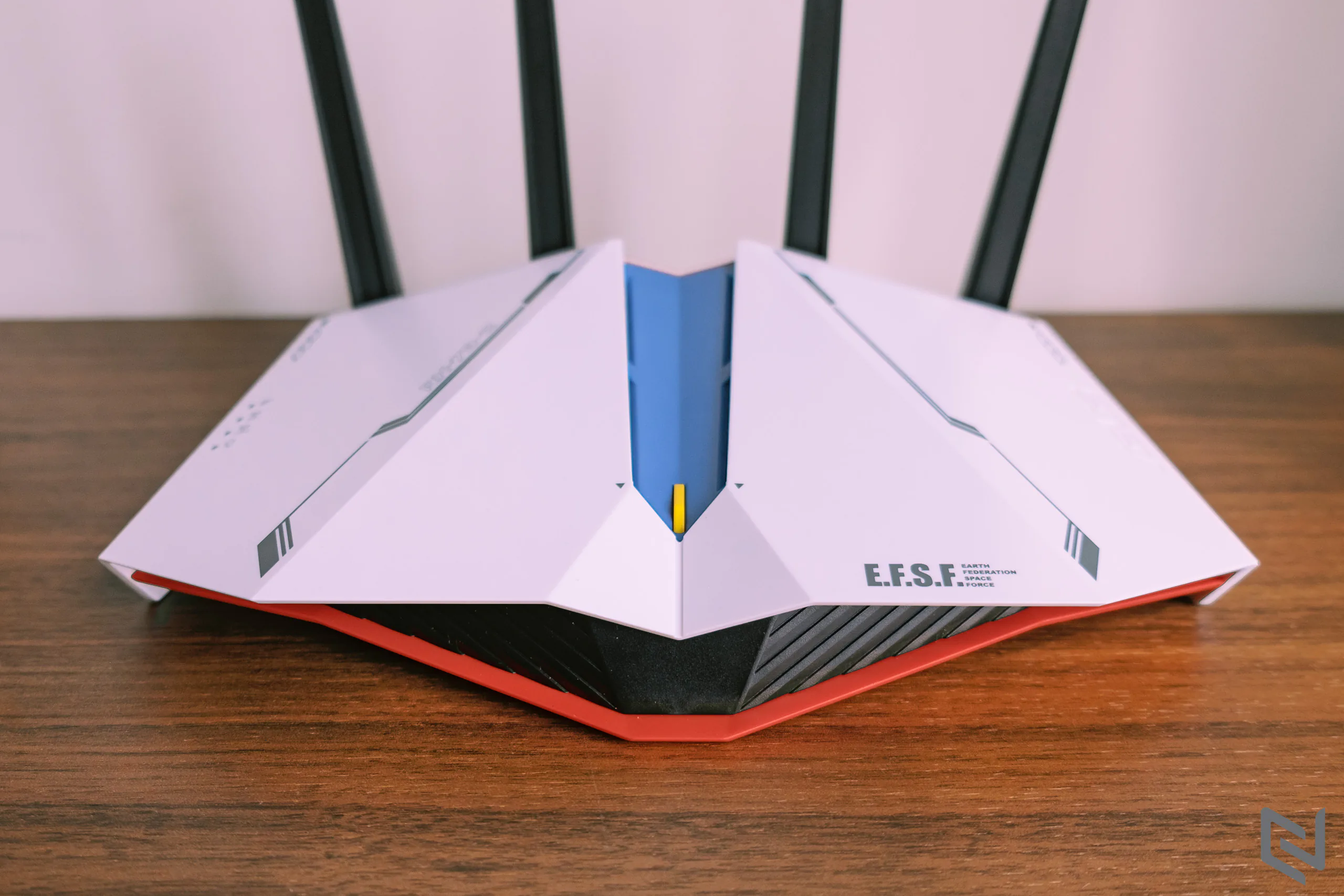 Trên tay bộ đôi router RT-AX86U và RT-AX82U phiên bản Gundam