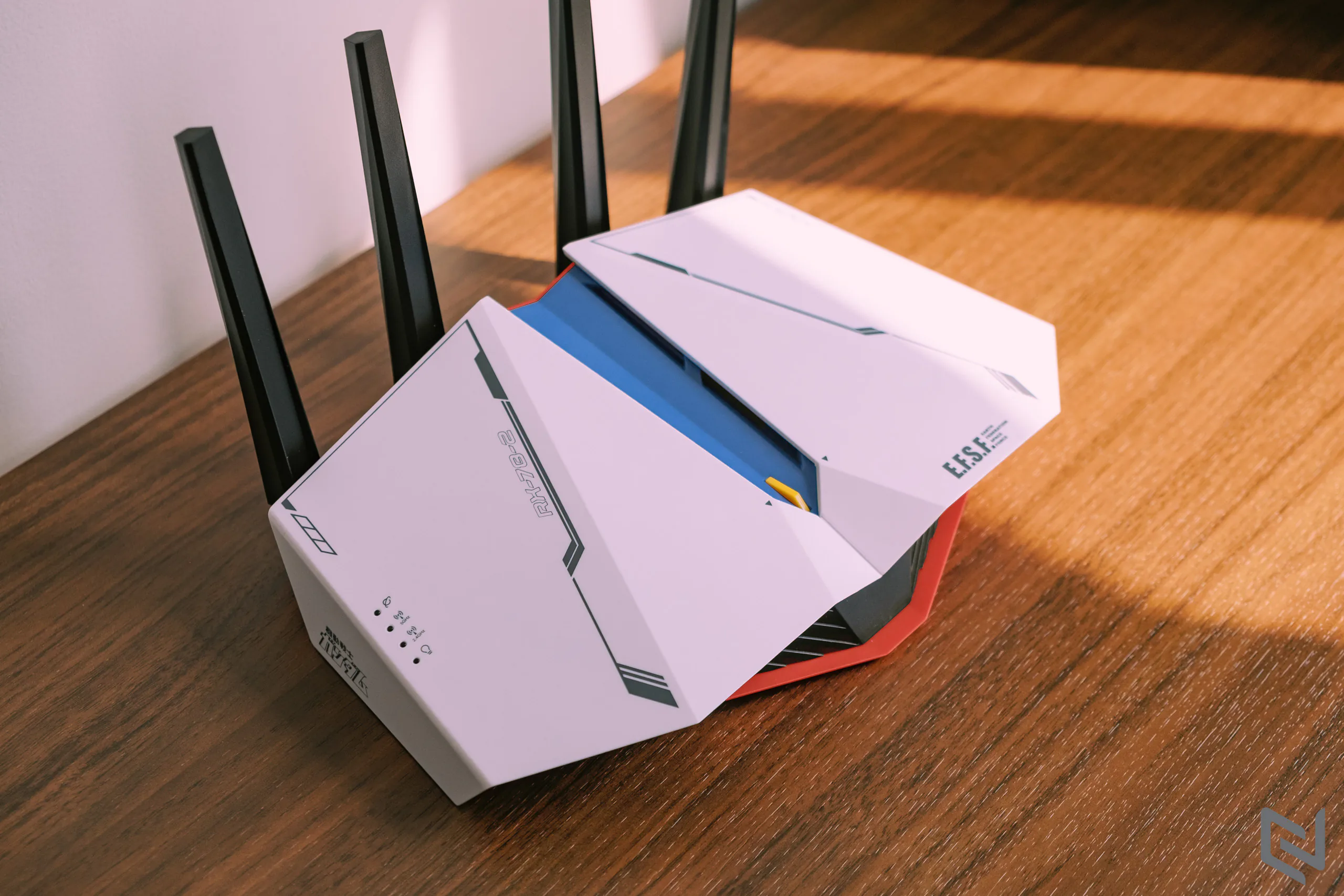Trên tay bộ đôi router RT-AX86U và RT-AX82U phiên bản Gundam