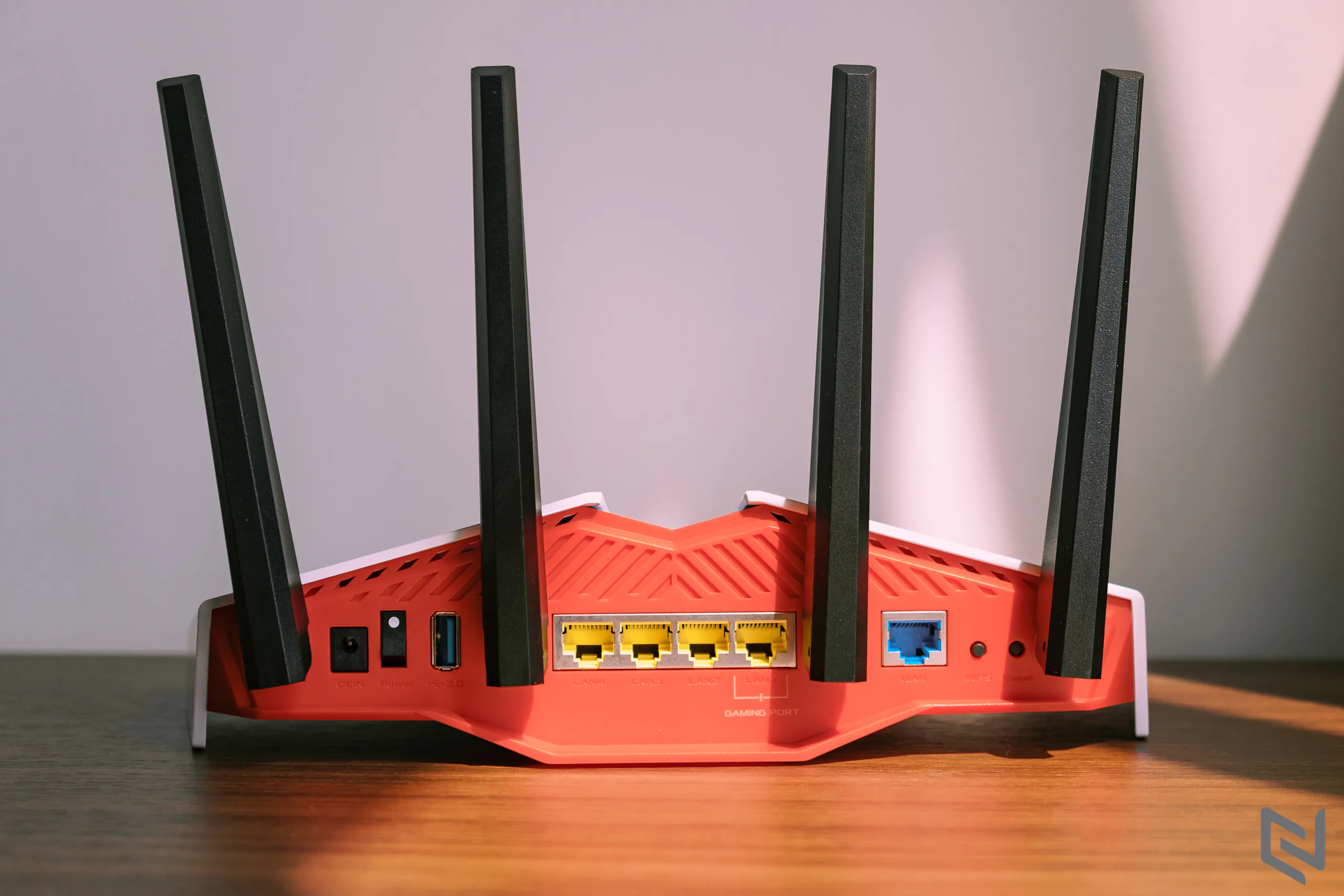 Trên tay bộ đôi router RT-AX86U và RT-AX82U phiên bản Gundam