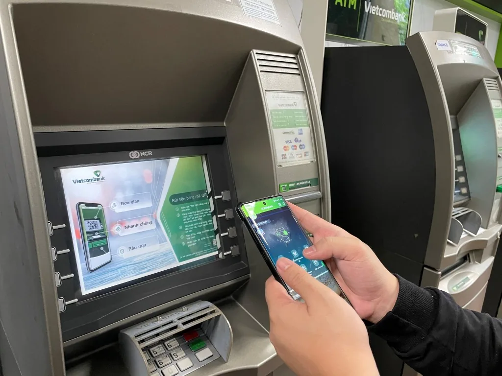 Hướng dẫn cách rút tiền nhanh chóng bằng mã QR Vietcombank