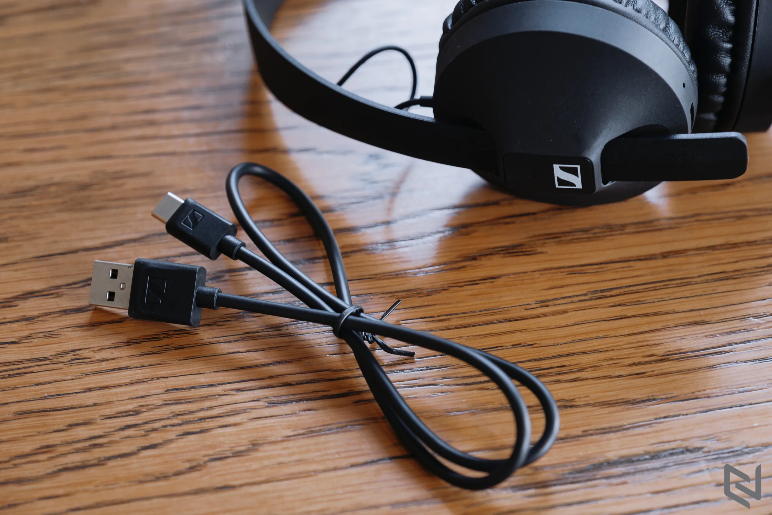 Trải nghiệm Sennheiser HD 250BT: Kiểu dáng on-ear nhỏ gọn, pin 25h, giá 2.2 triệu