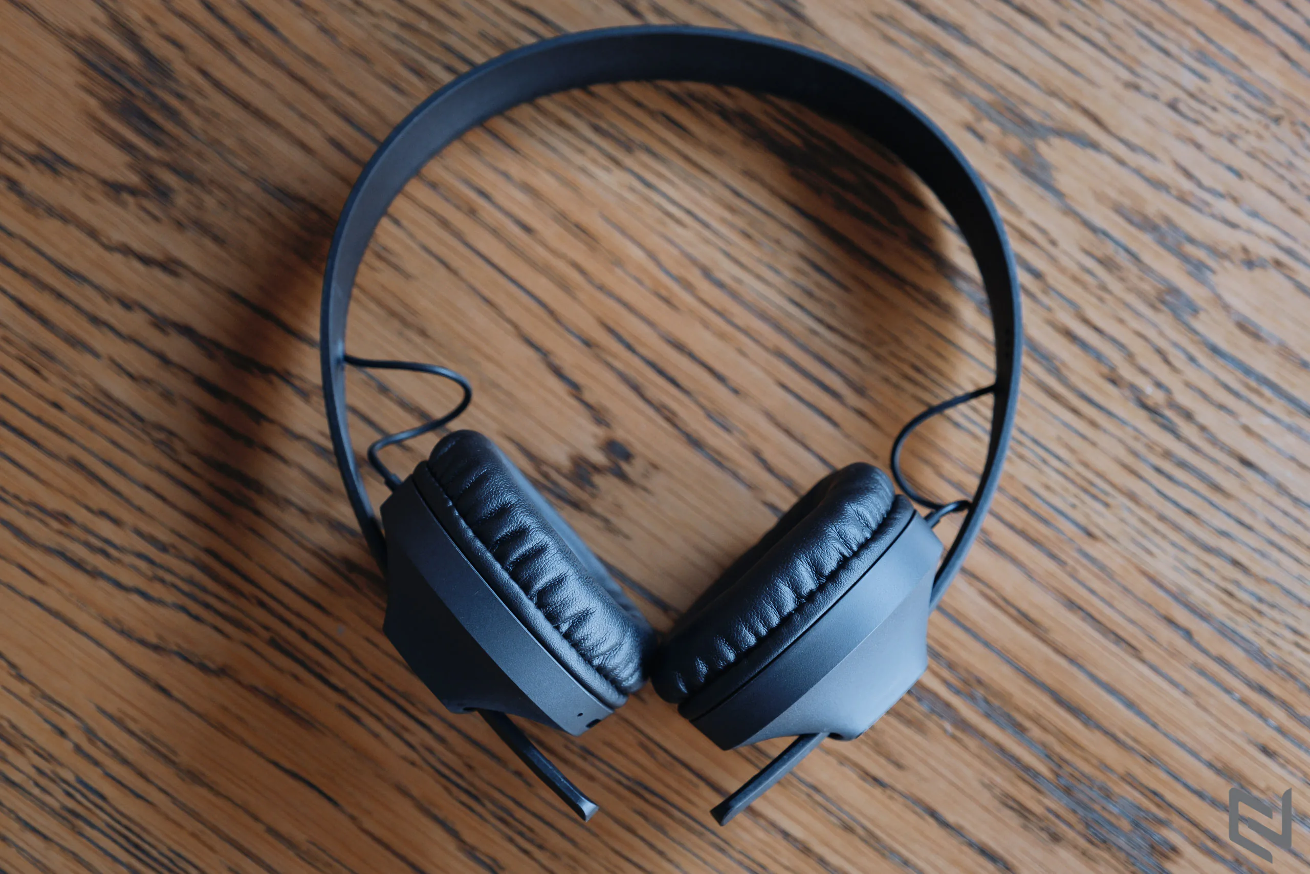 Trải nghiệm Sennheiser HD 250BT: Kiểu dáng on-ear nhỏ gọn, pin 25h, giá 2.2 triệu