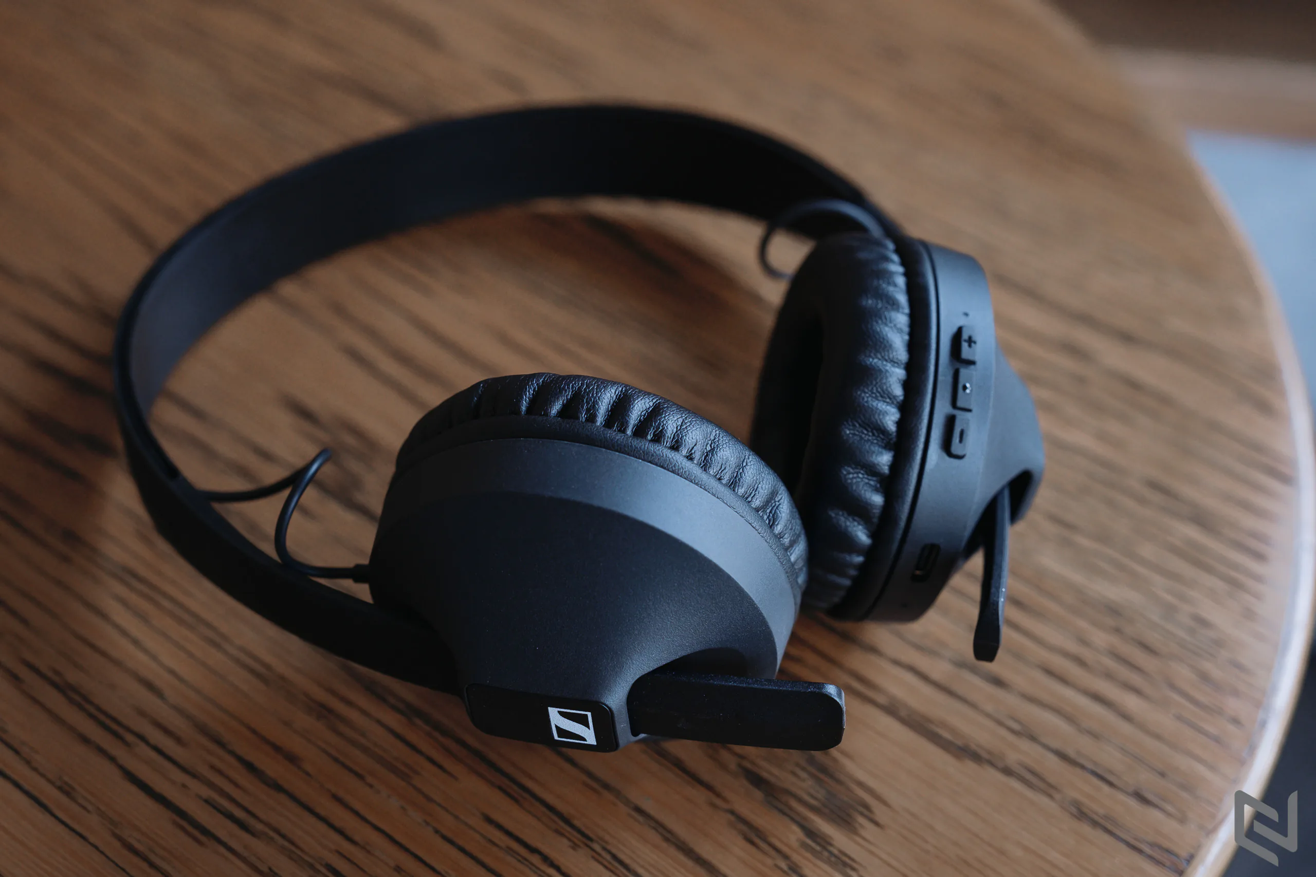 Trải nghiệm Sennheiser HD 250BT: Kiểu dáng on-ear nhỏ gọn, pin 25h, giá 2.2 triệu