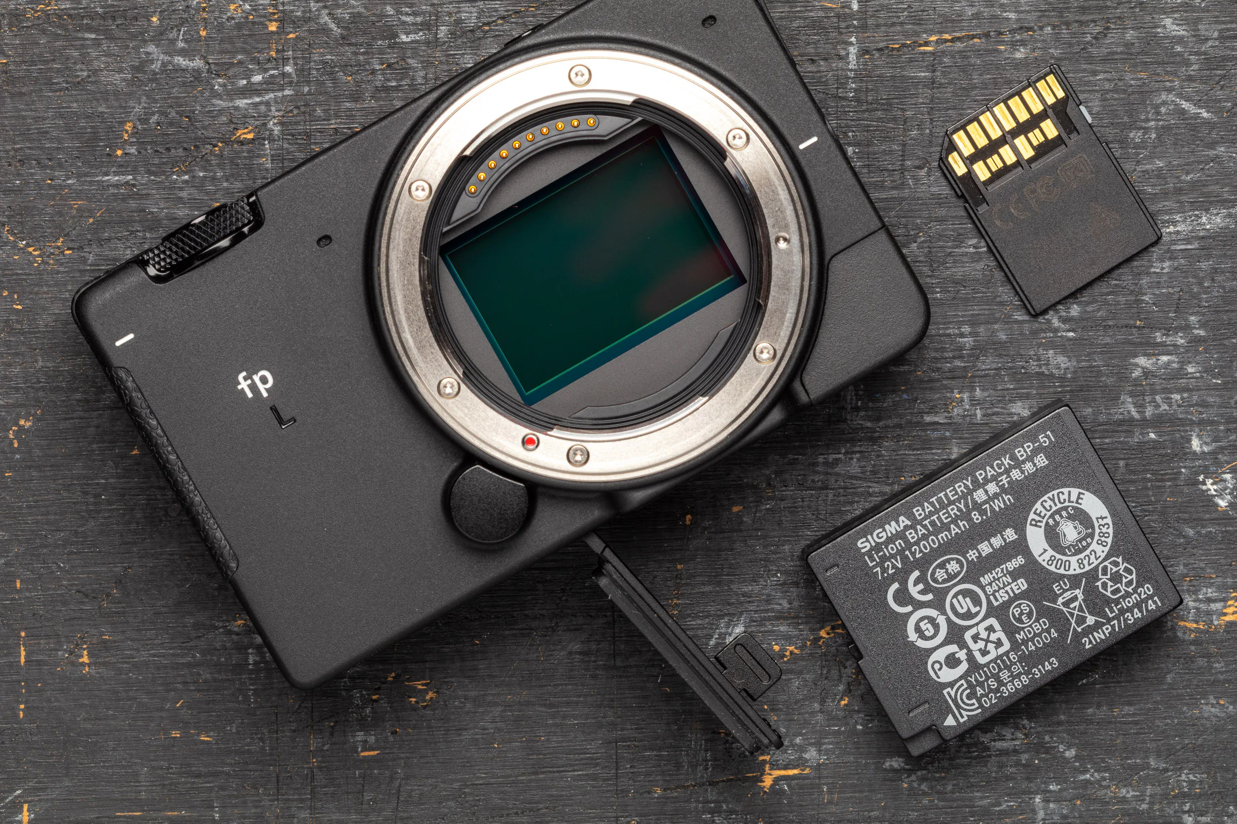 Sigma ra mắt máy ảnh fp L 61MP mới thêm độ phân giải và thêm tuỳ chọn EVF cho thiết bị