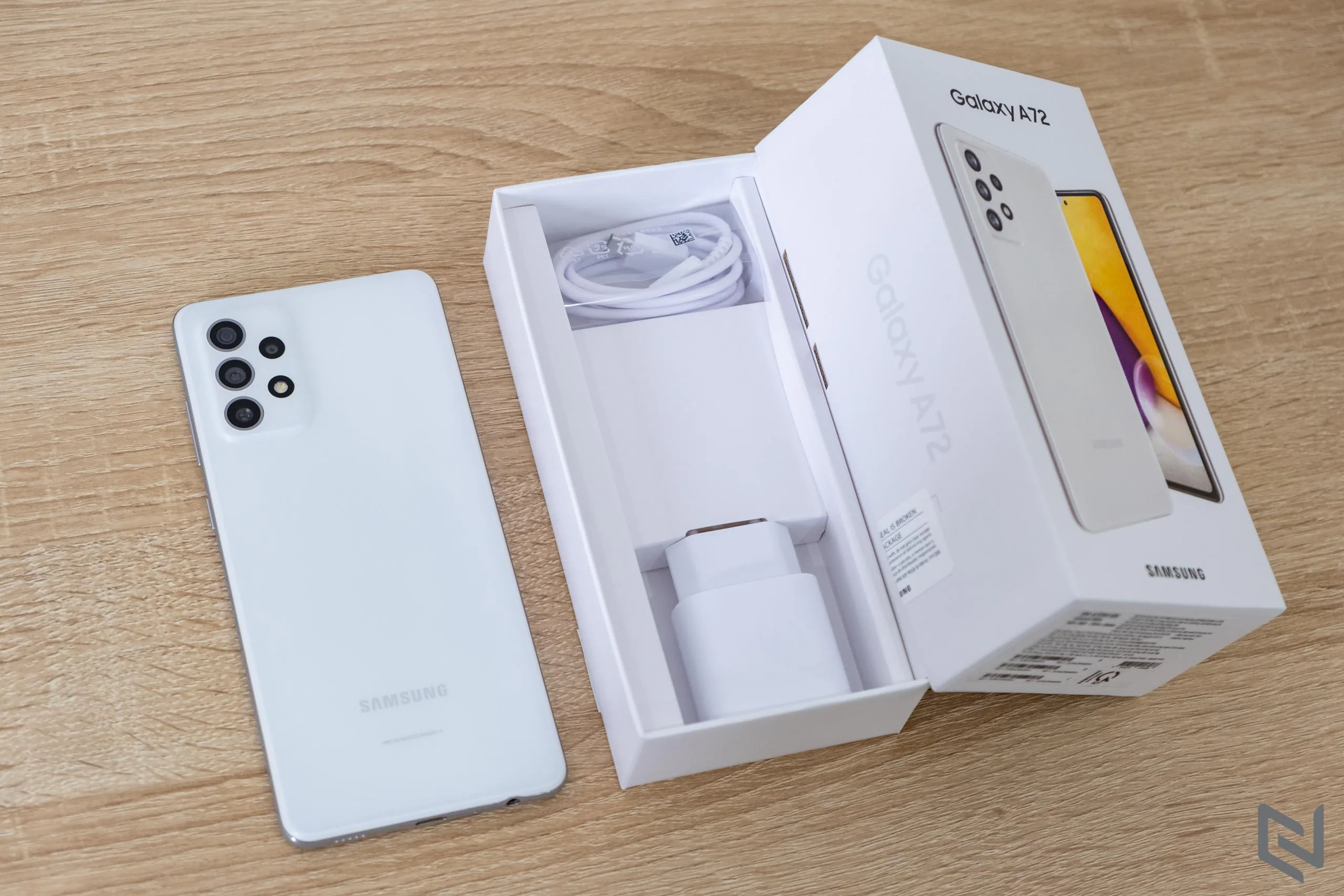 Mở hộp Samsung Galaxy A72: Rất đẹp, 4 camera với đa dạng chế độ chụp