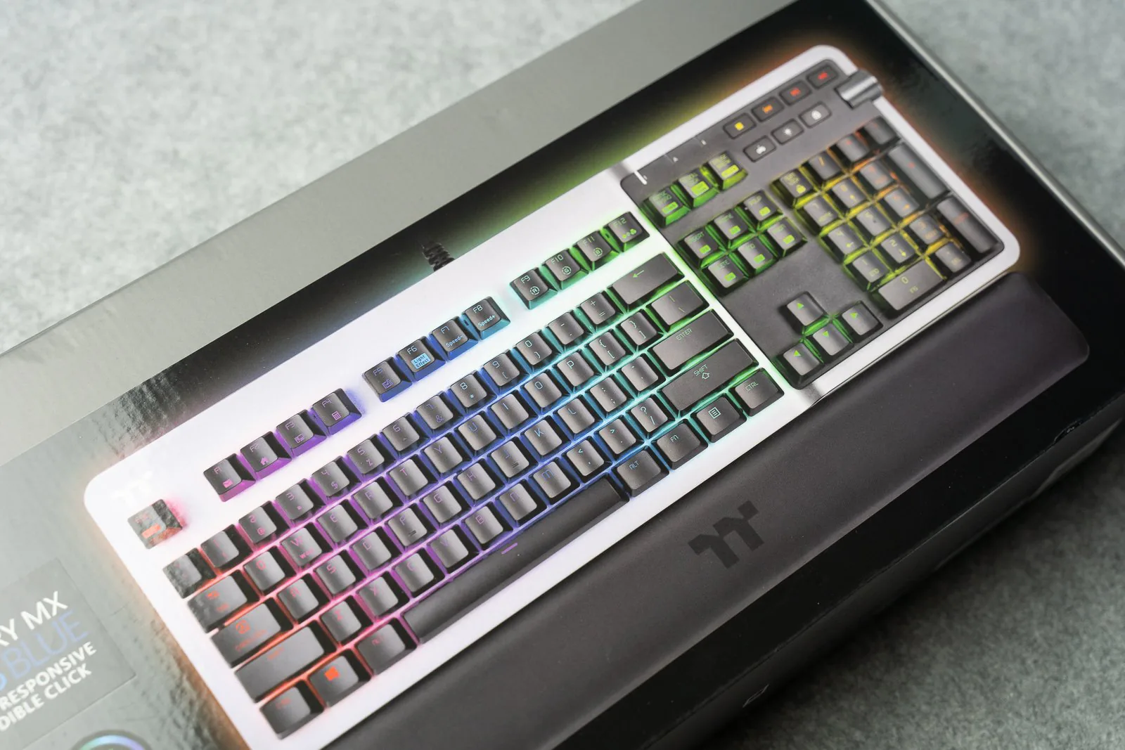 Trên tay nhanh bộ gaming gear Argent Series đến từ Thermaltake