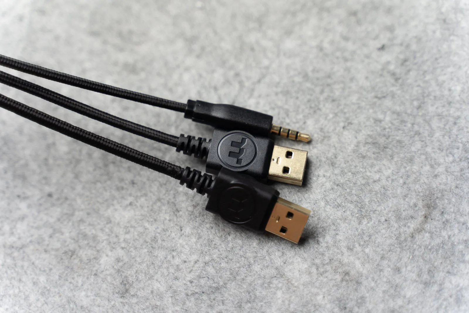 Trên tay nhanh bộ gaming gear Argent Series đến từ Thermaltake