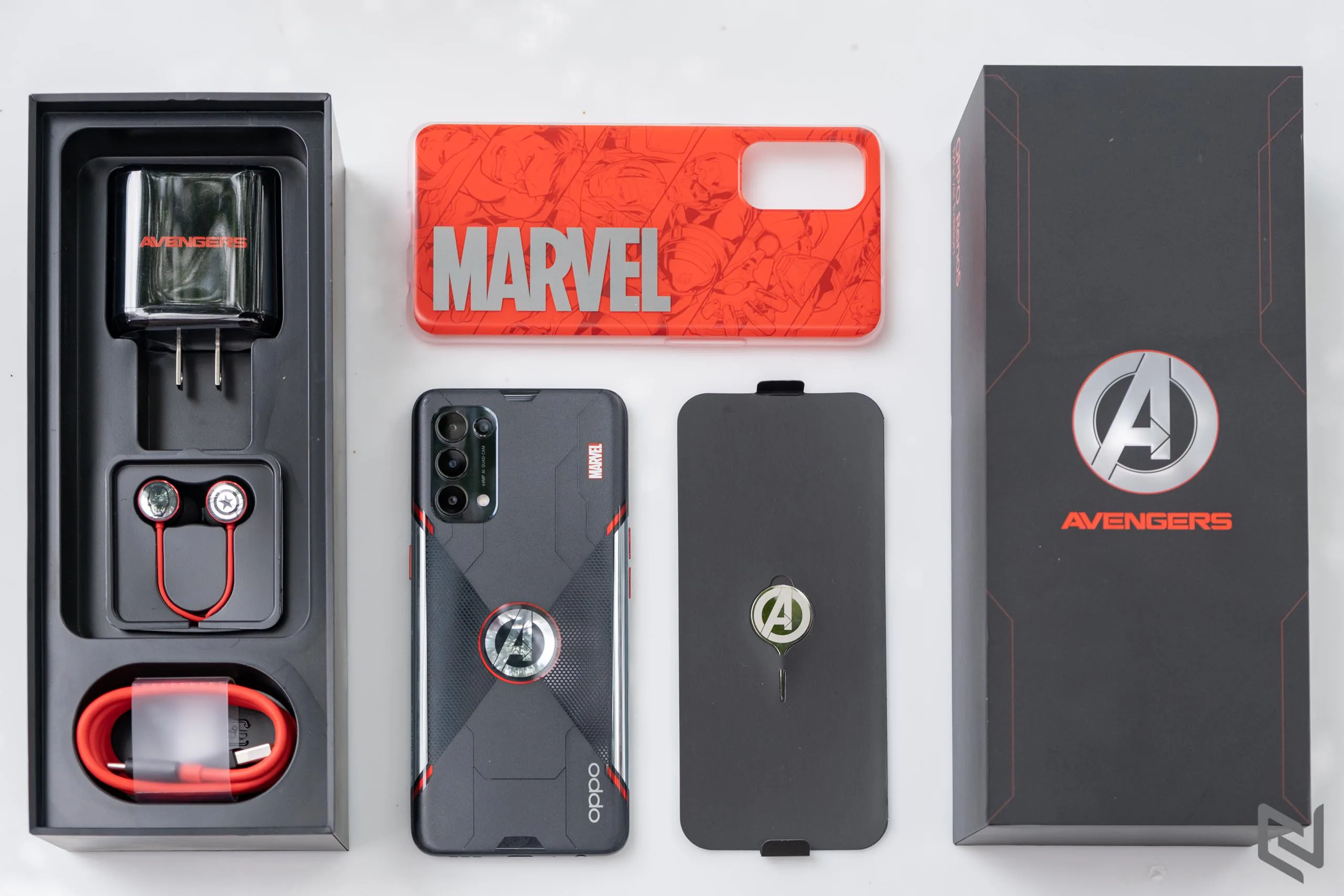 Mở hộp phiên bản giới hạn OPPO Reno5 Marvel Edition: Fan Marvel còn chần chừ gì nữa mà không mua ngay và luôn