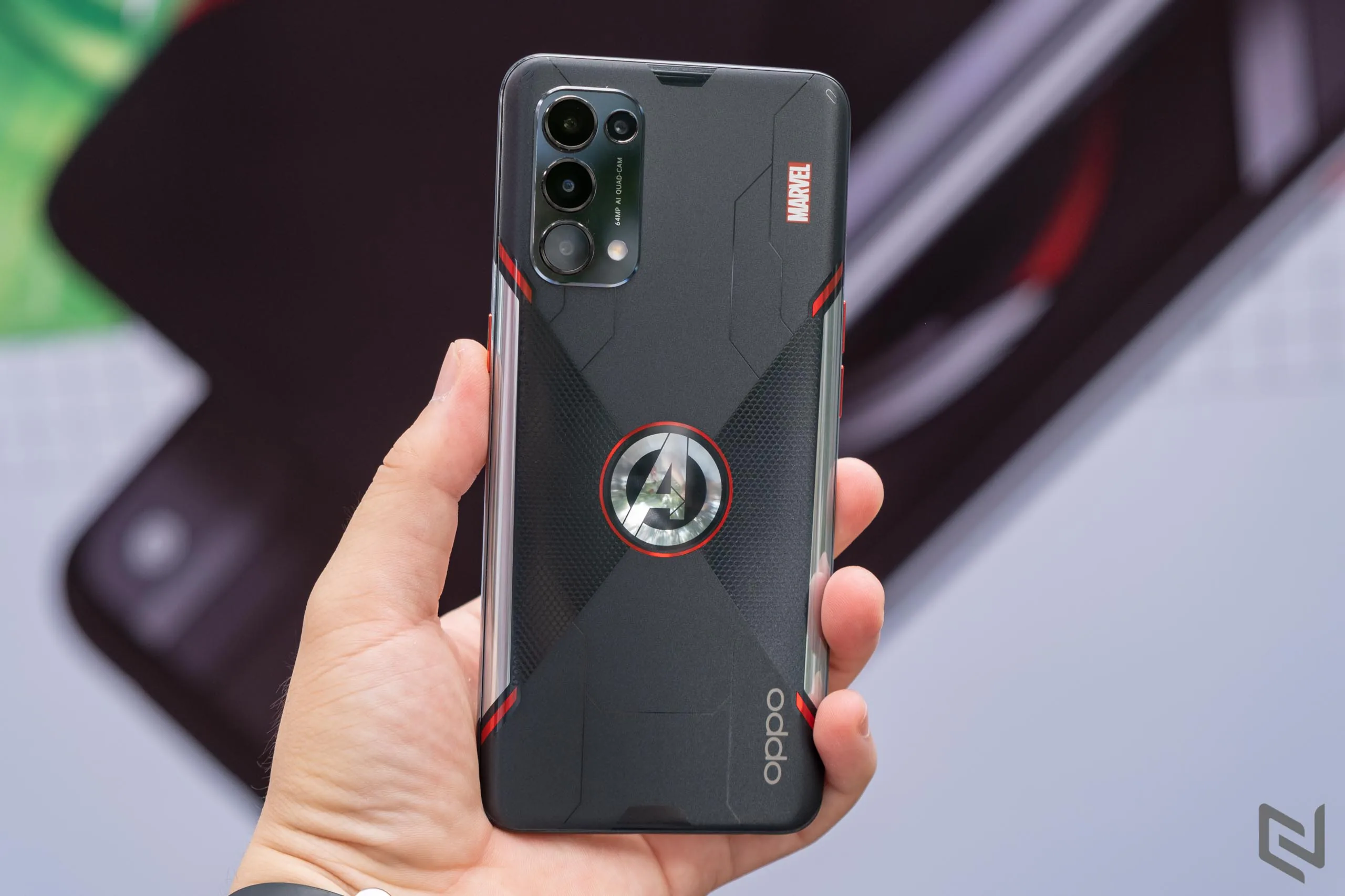 Mở hộp phiên bản giới hạn OPPO Reno5 Marvel Edition: Fan Marvel còn chần chừ gì nữa mà không mua ngay và luôn