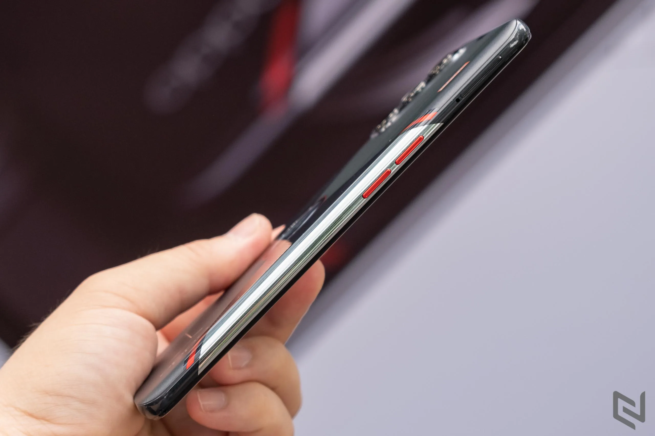 Mở hộp phiên bản giới hạn OPPO Reno5 Marvel Edition: Fan Marvel còn chần chừ gì nữa mà không mua ngay và luôn