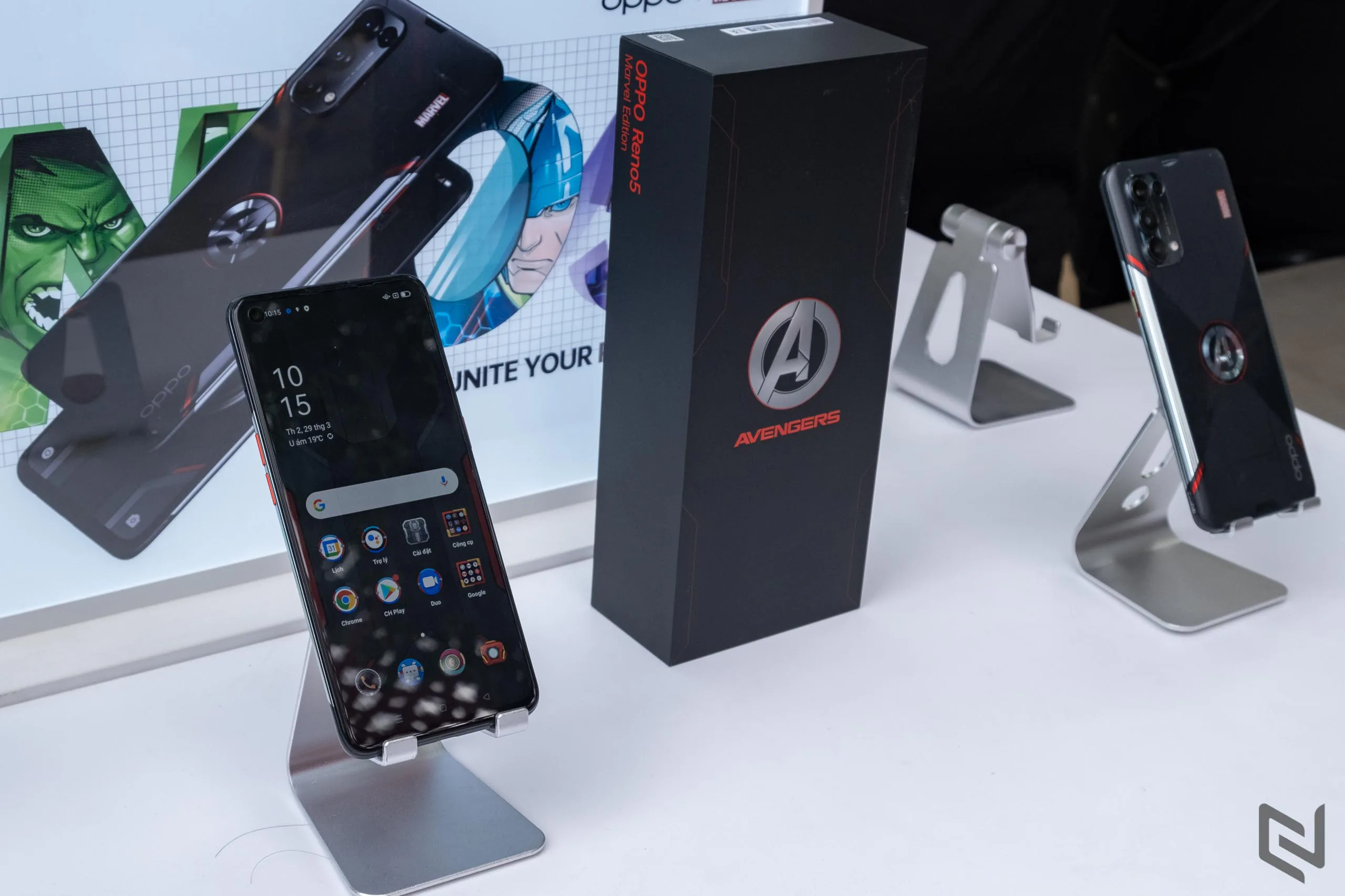 Mở hộp phiên bản giới hạn OPPO Reno5 Marvel Edition: Fan Marvel còn chần chừ gì nữa mà không mua ngay và luôn