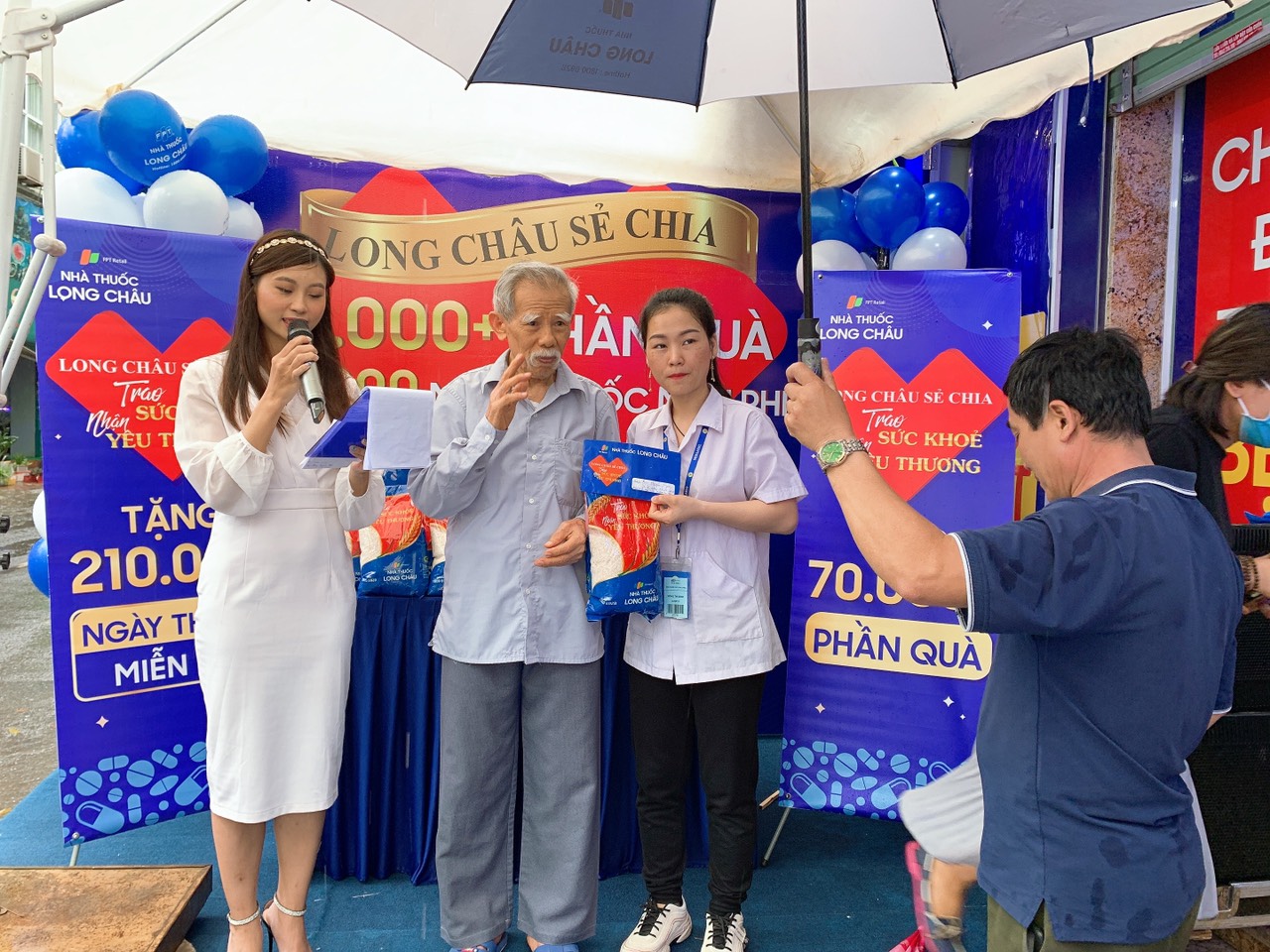 FPT Long Châu trao tặng 210,000 ngày thuốc và 140 tấn gạo miễn phí cho các hoàn cảnh khó khăn trên toàn quốc