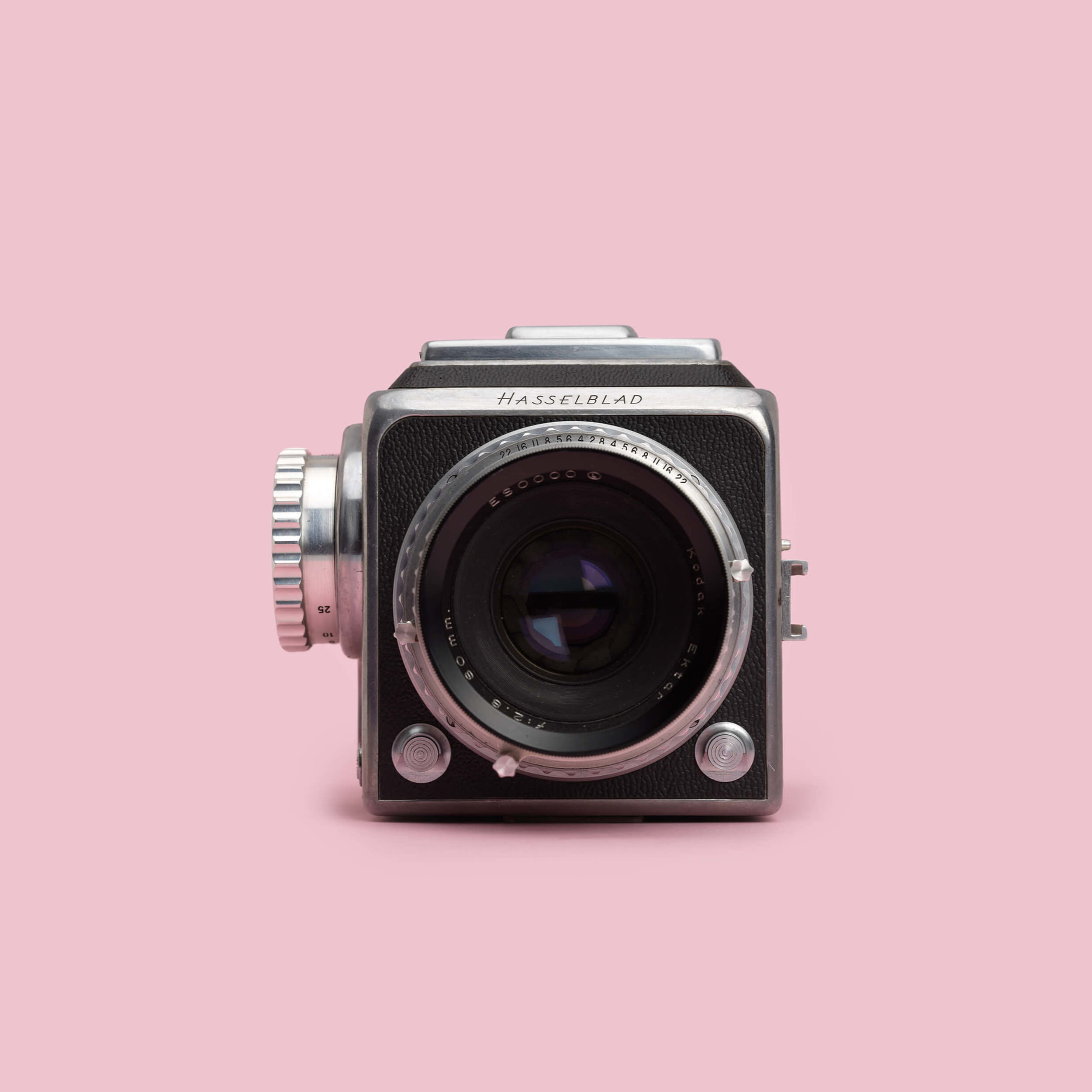 Hasselblad khởi động cuộc thi ảnh Master 2021 với phần thưởng là 12 máy ảnh medium format