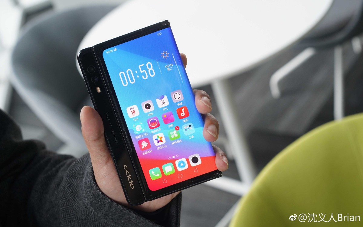 Smarphone gập của OPPO có thể tên là Find N 5G và Huawei cũng đang phát triển smartphone gập khác