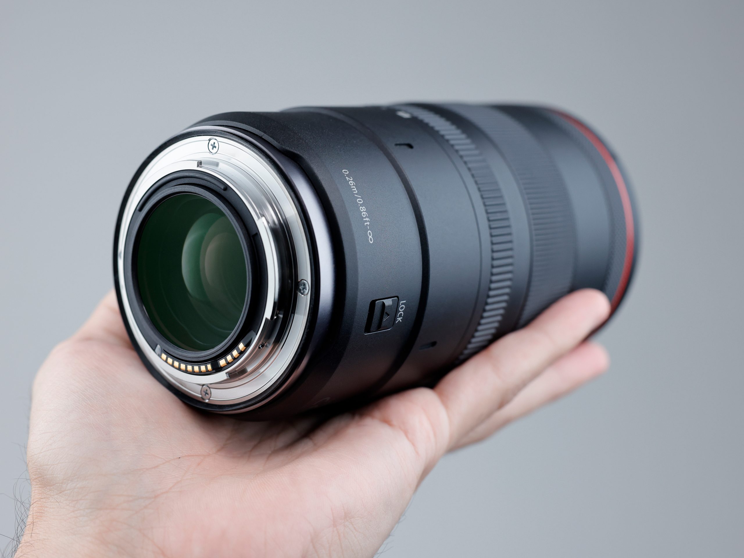 Canon ra mắt ống kính RF 100mm F2.8 L Macro với vòng điều chỉnh Bokeh
