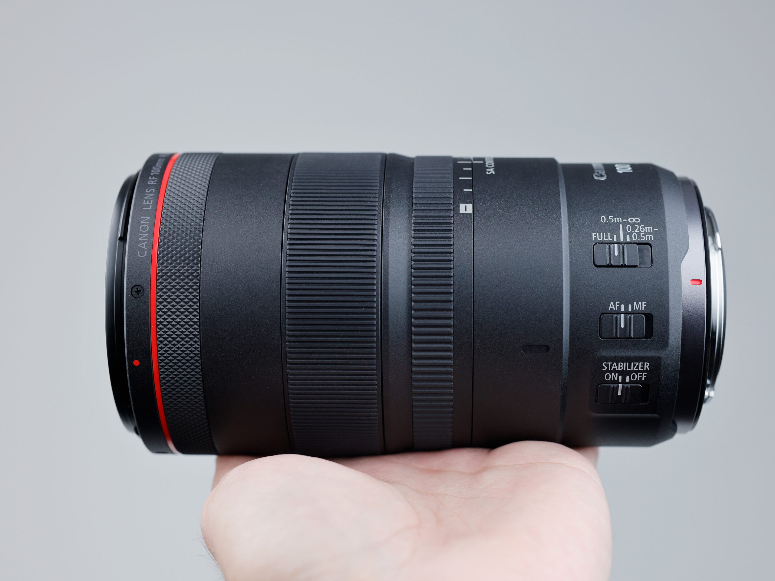 Canon ra mắt ống kính RF 100mm F2.8 L Macro với vòng điều chỉnh Bokeh