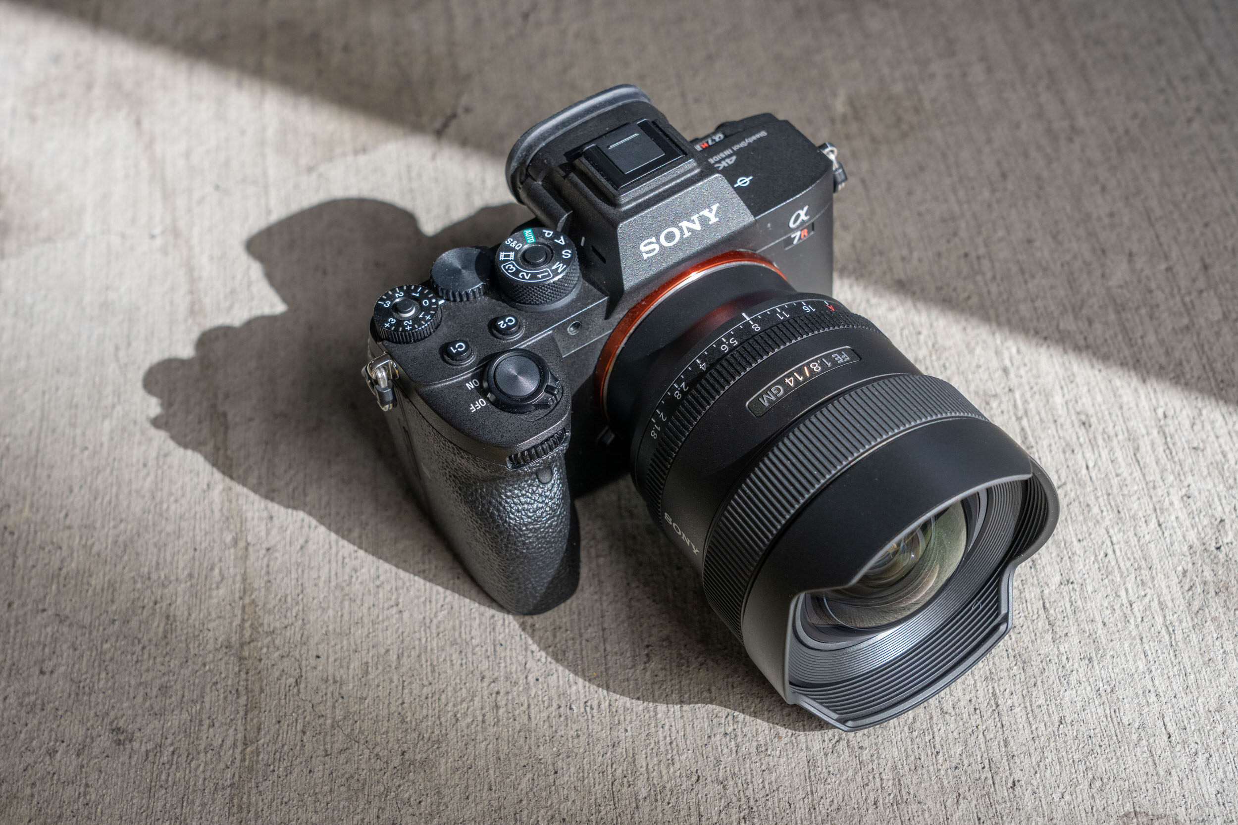 Sony ra mắt ống kính góc siêu rộng nhỏ gọn FE 14mm F1.8 GM mới