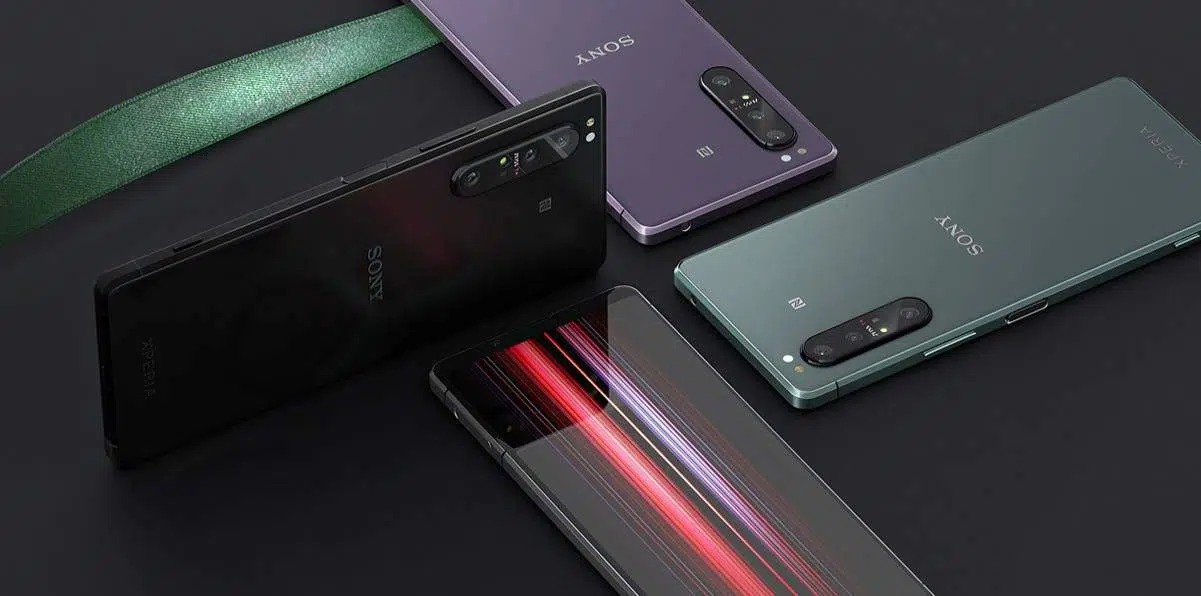 Sony tung 2 video hé lộ về điện thoại Xperia III sắp ra mắt