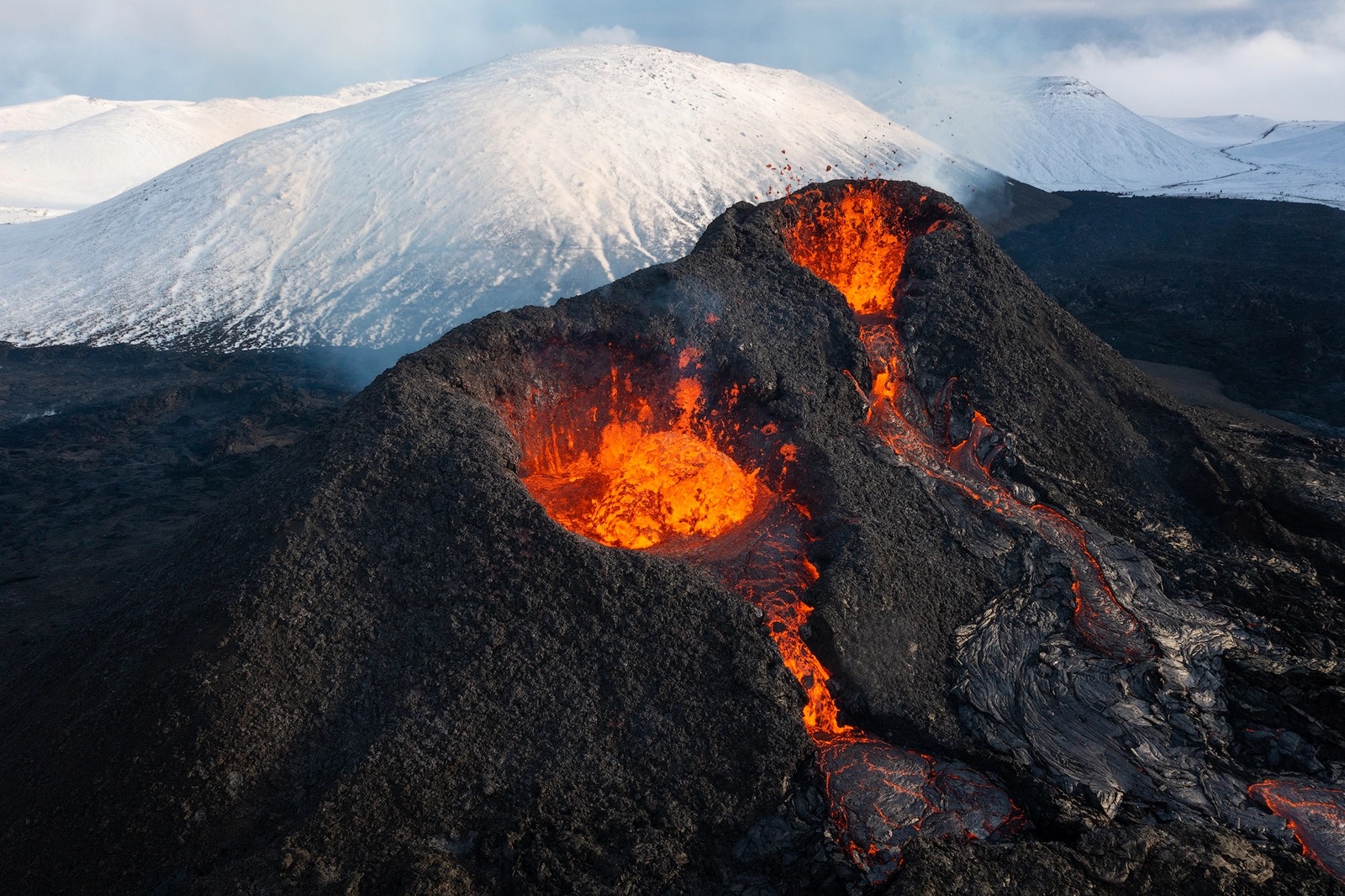 Cùng ngắm nhìn thước phim và ảnh về núi lửa phun trào ấn tượng