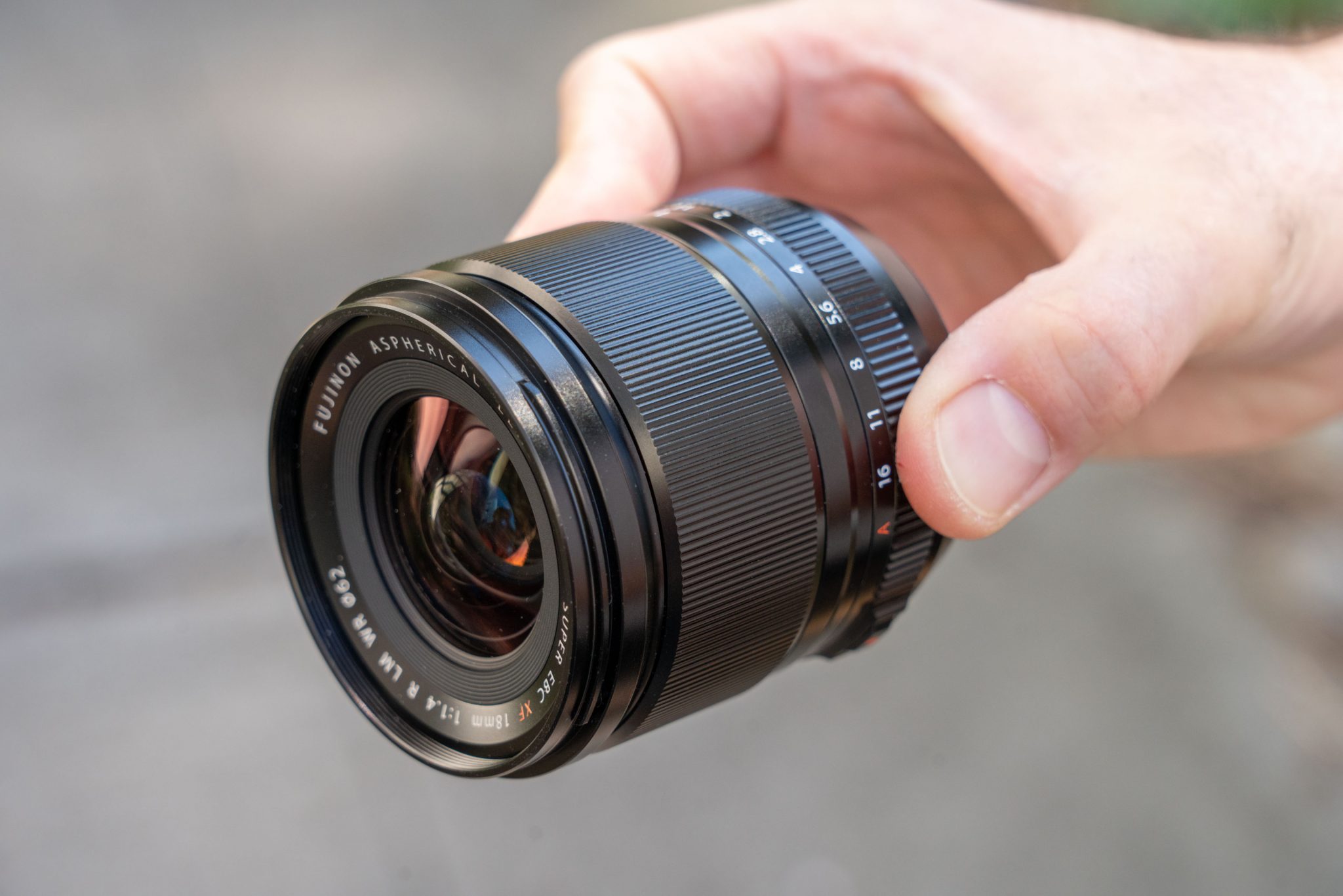 Ống kính XF 18mm F1.4 R LM WR ra mắt với giá bán dự kiến khoảng 21.990.000đ