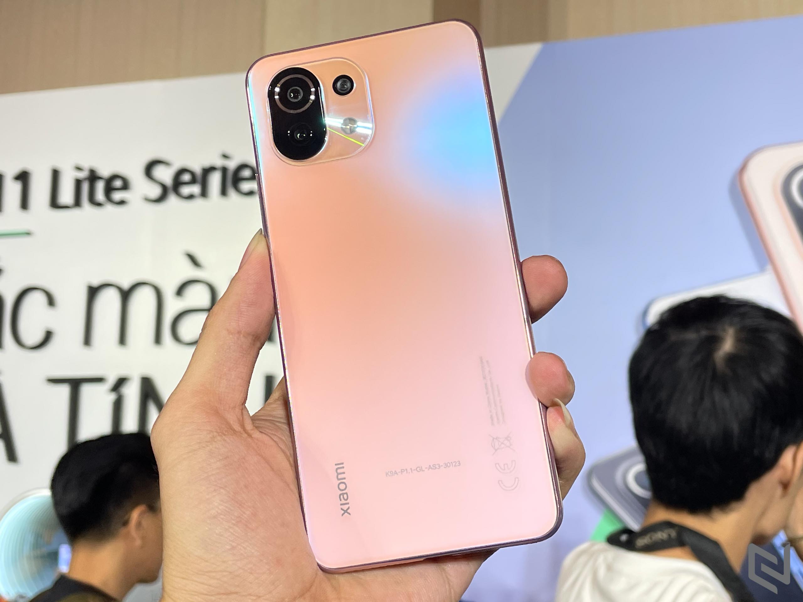 Xiaomi Mi 11 Lite và Mi 11 Lite 5G chính thức ra mắt thị trường Việt: Mỏng nhẹ, màu sắc cá tính, cấu hình mạnh, giá từ 7,990,000 VNĐ