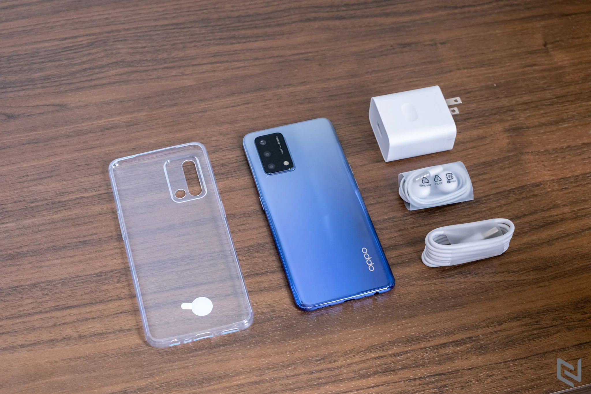 Mở hộp OPPO A74: Tân binh dòng A series với màn hình đẹp, pin trâu và sạc siêu nhanh