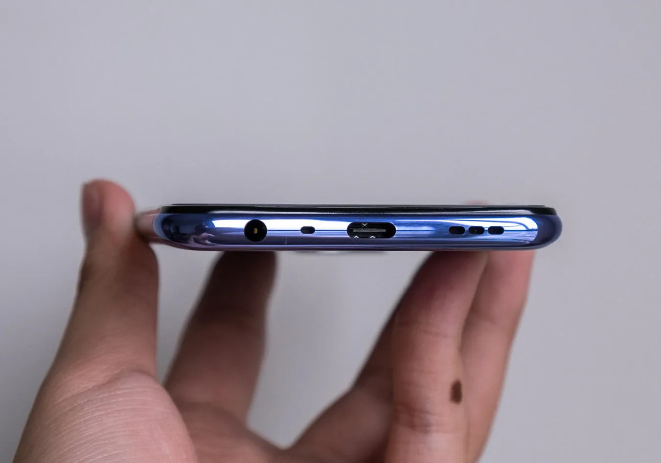 Mở hộp OPPO A74: Tân binh dòng A series với màn hình đẹp, pin trâu và sạc siêu nhanh