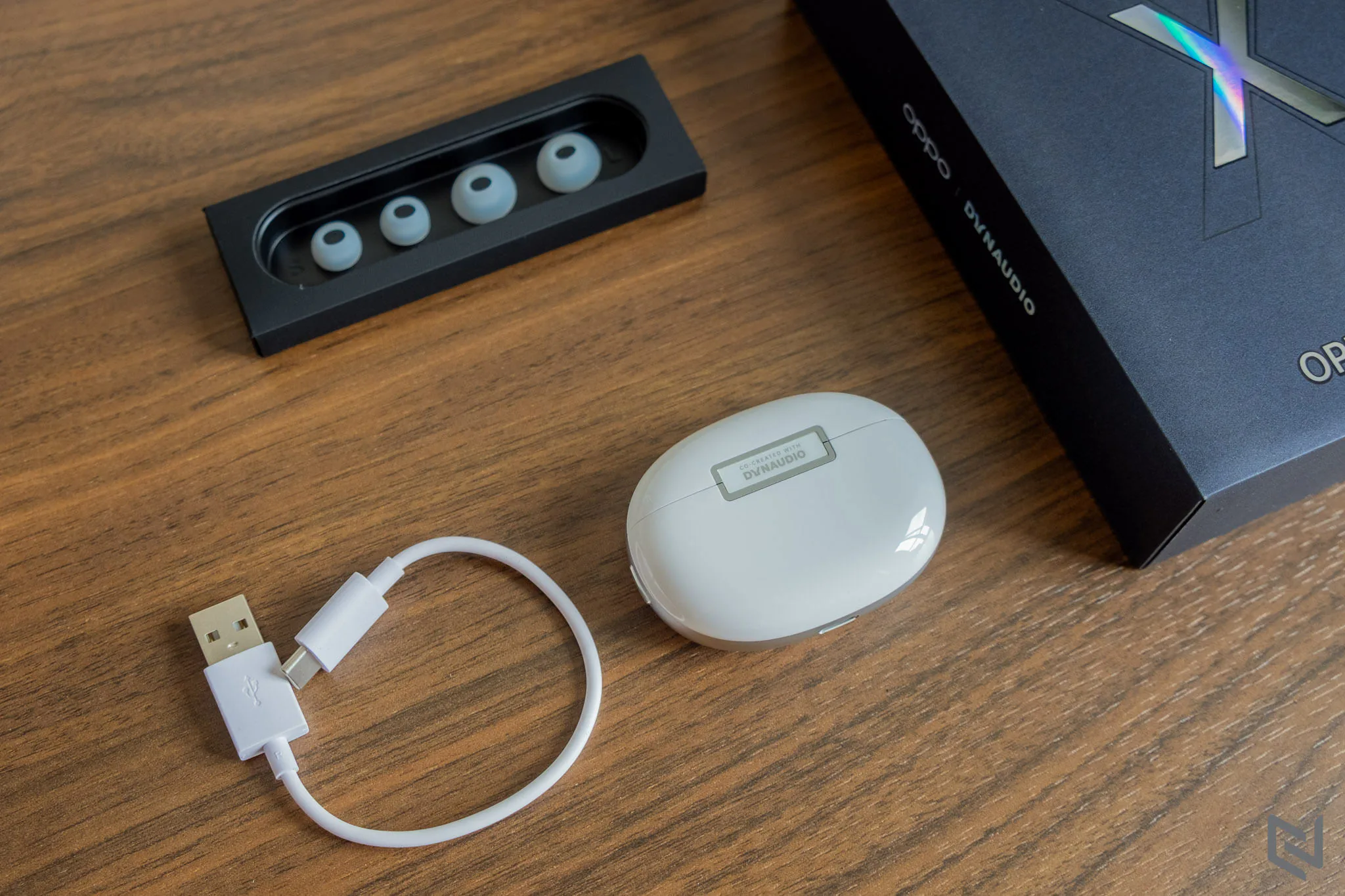 Trên tay tai nghe không dây OPPO Enco X: Mở hộp là kết nối ngay, hợp tác cùng Dynaudio cho âm thanh ấn tượng, chống ồn rất hiệu quả