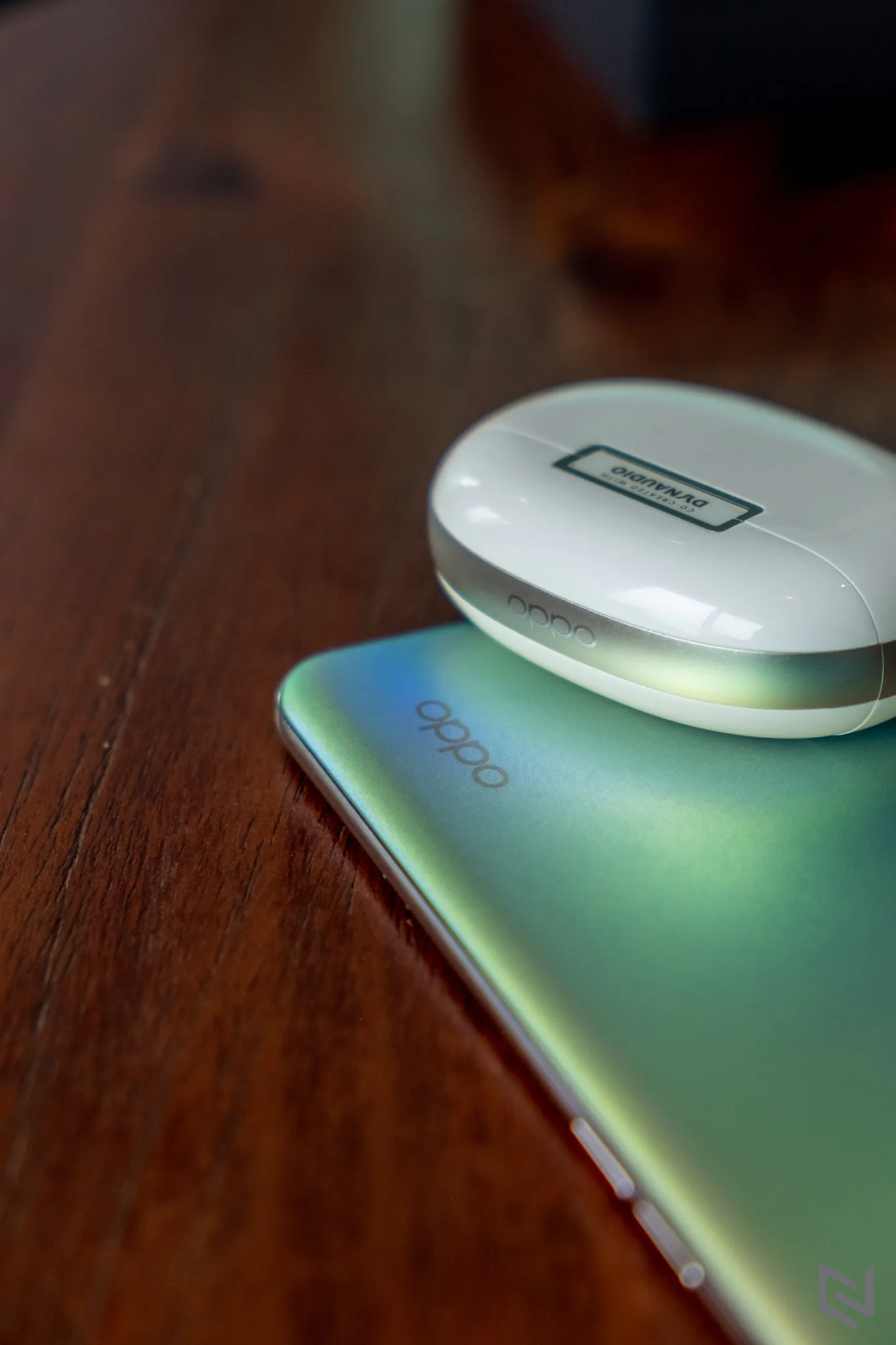 Trên tay tai nghe không dây OPPO Enco X: Mở hộp là kết nối ngay, hợp tác cùng Dynaudio cho âm thanh ấn tượng, chống ồn rất hiệu quả
