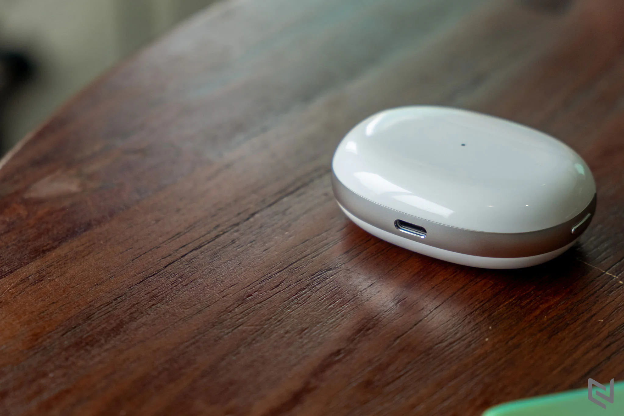 Trên tay tai nghe không dây OPPO Enco X: Mở hộp là kết nối ngay, hợp tác cùng Dynaudio cho âm thanh ấn tượng, chống ồn rất hiệu quả