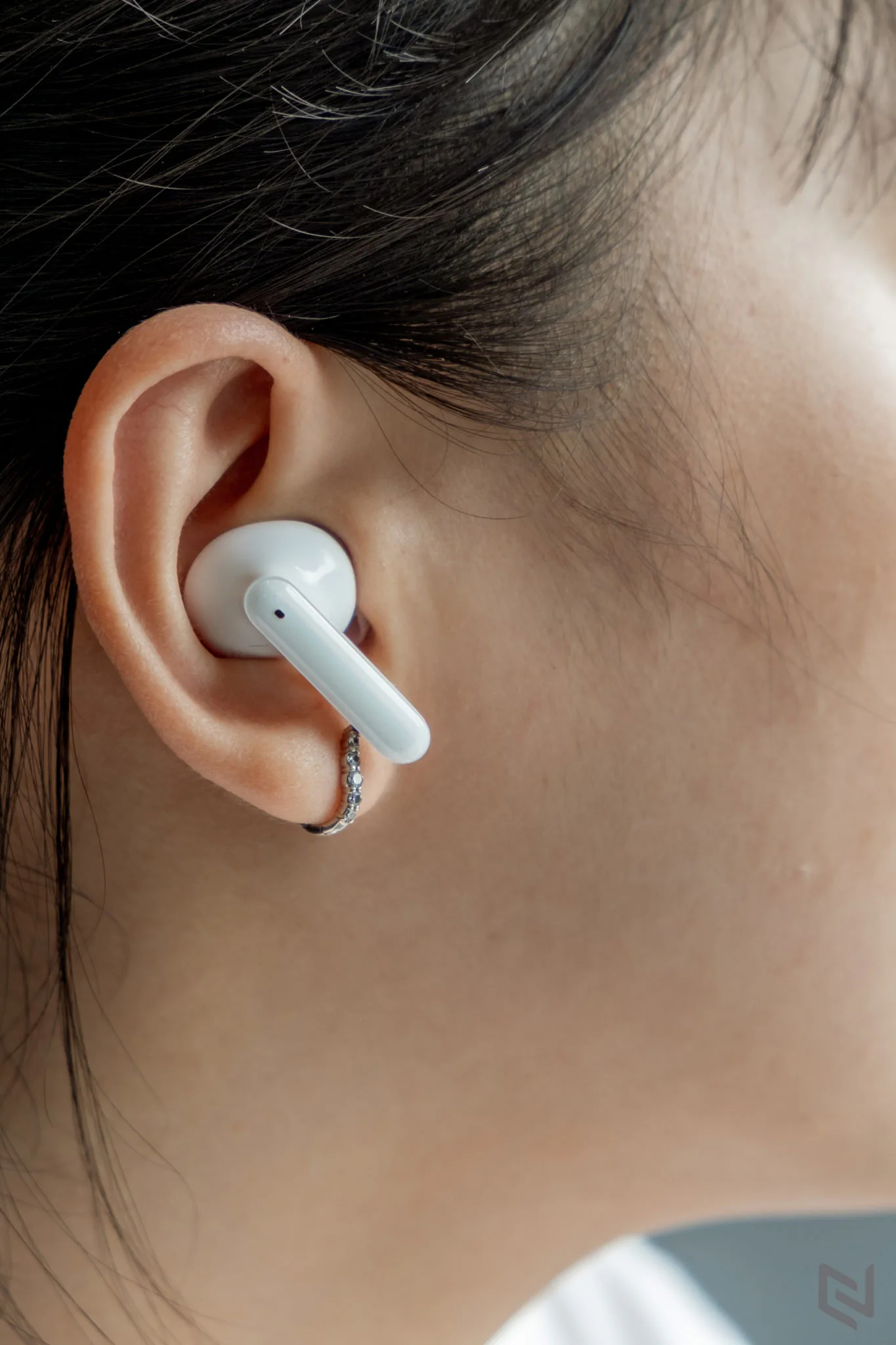 Trên tay tai nghe không dây OPPO Enco X: Mở hộp là kết nối ngay, hợp tác cùng Dynaudio cho âm thanh ấn tượng, chống ồn rất hiệu quả