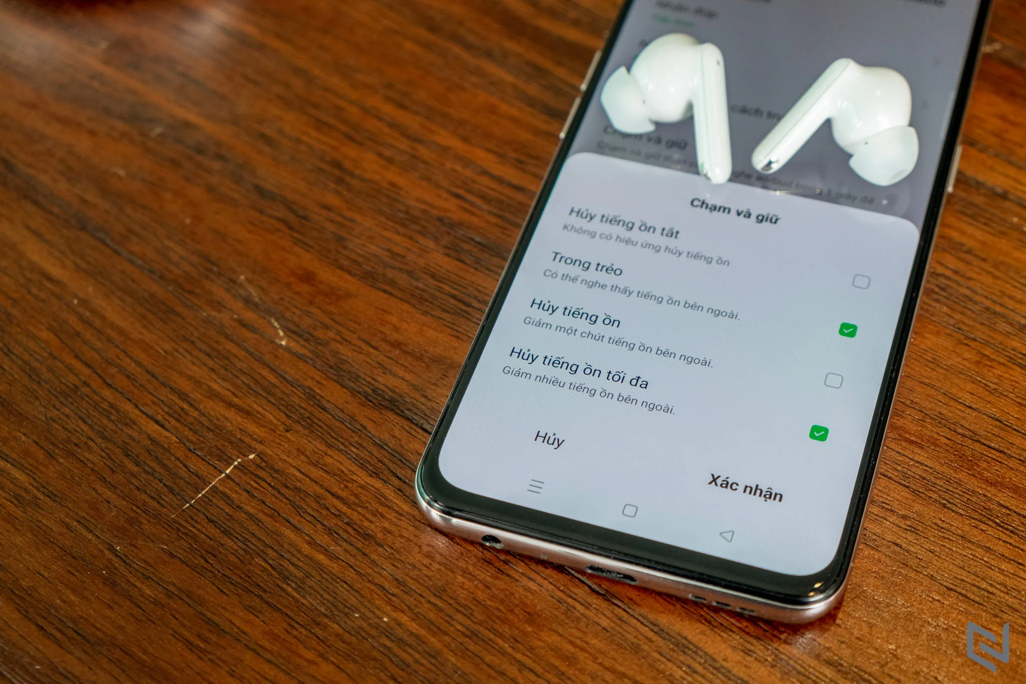 Trên tay tai nghe không dây OPPO Enco X: Mở hộp là kết nối ngay, hợp tác cùng Dynaudio cho âm thanh ấn tượng, chống ồn rất hiệu quả
