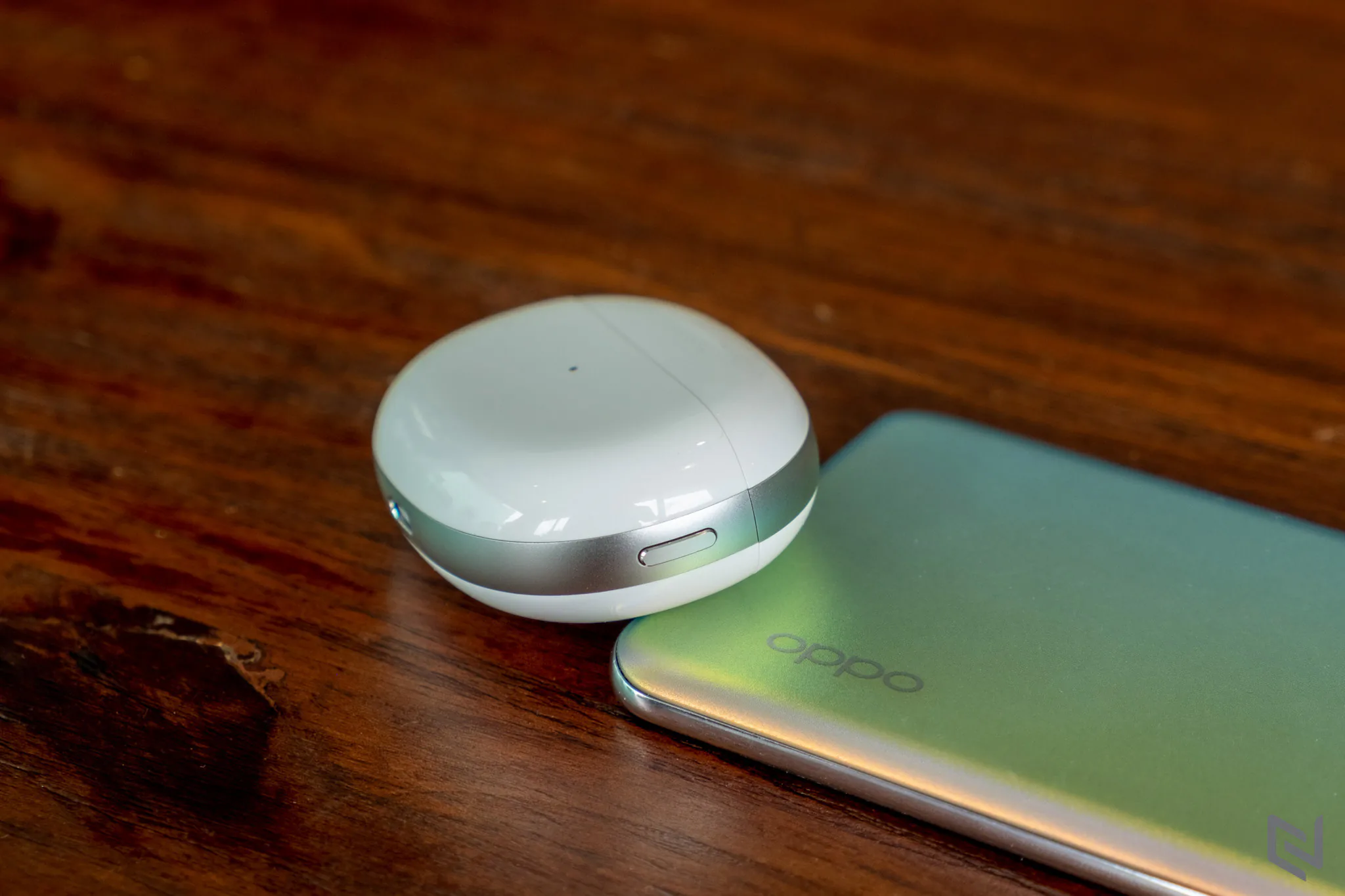 Trên tay tai nghe không dây OPPO Enco X: Mở hộp là kết nối ngay, hợp tác cùng Dynaudio cho âm thanh ấn tượng, chống ồn rất hiệu quả