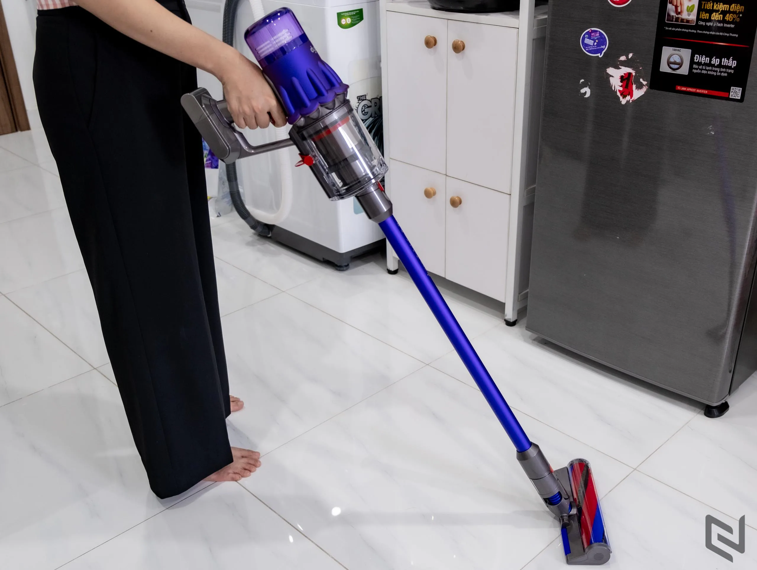 Mở hộp Máy hút bụi không dây Dyson Digital Slim: Lực hút mạnh, hoàn thiện cao cấp và nhiều công nghệ