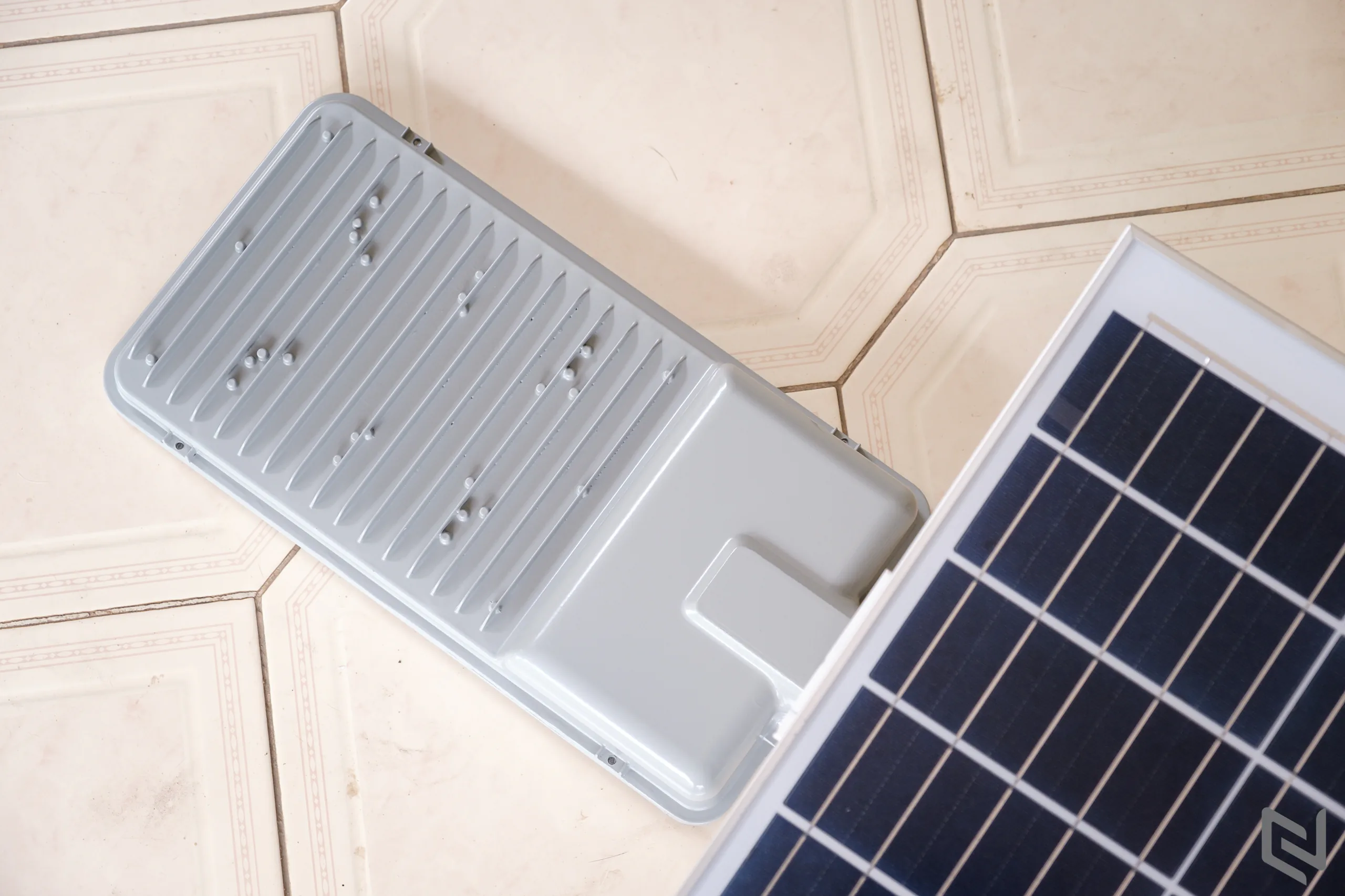 Trên tay đèn LED năng lượng mặt trời Tiến Phát Electric: Không tốn điện, thân thiện môi trường
