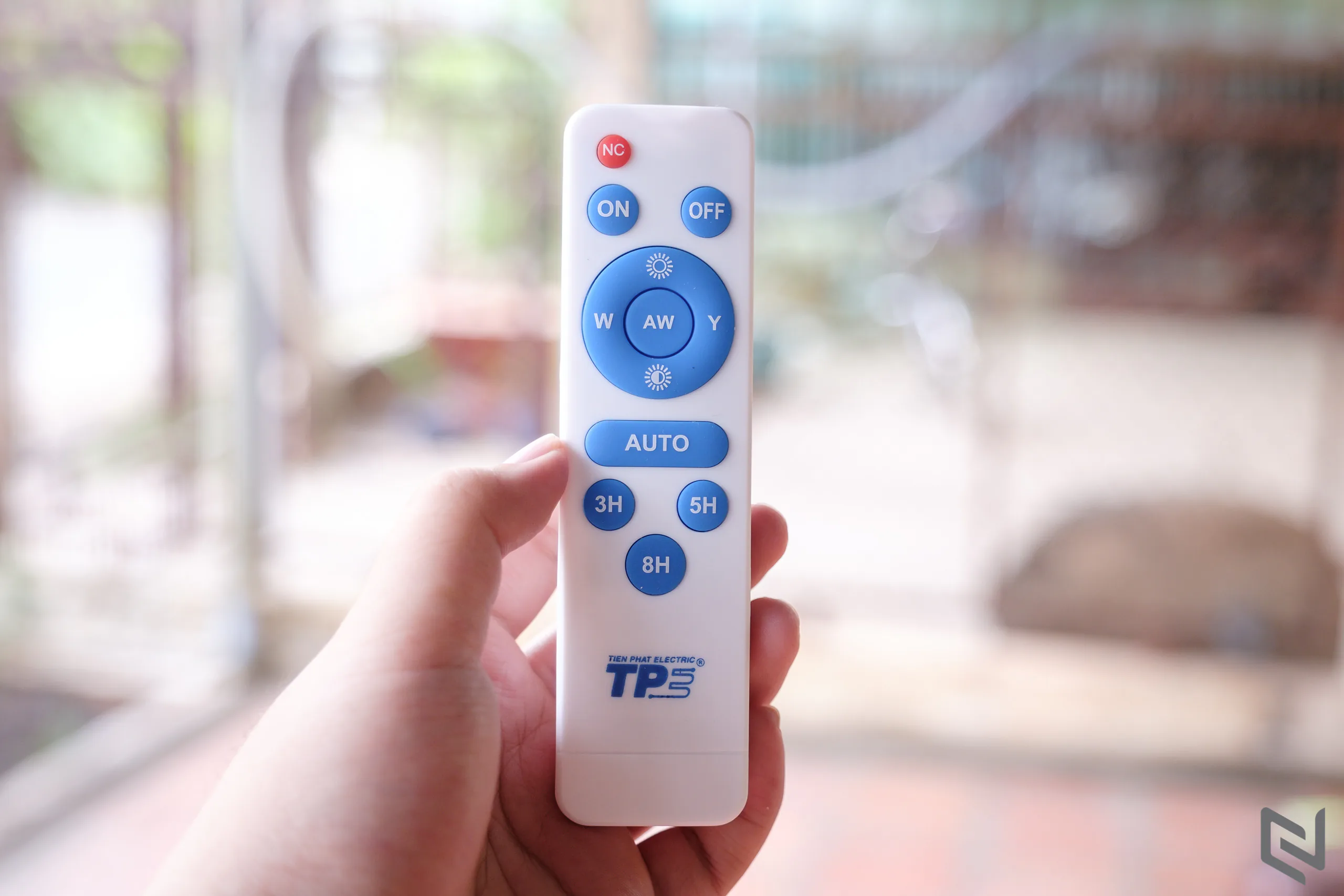 Trên tay đèn LED năng lượng mặt trời Tiến Phát Electric: Không tốn điện, thân thiện môi trường