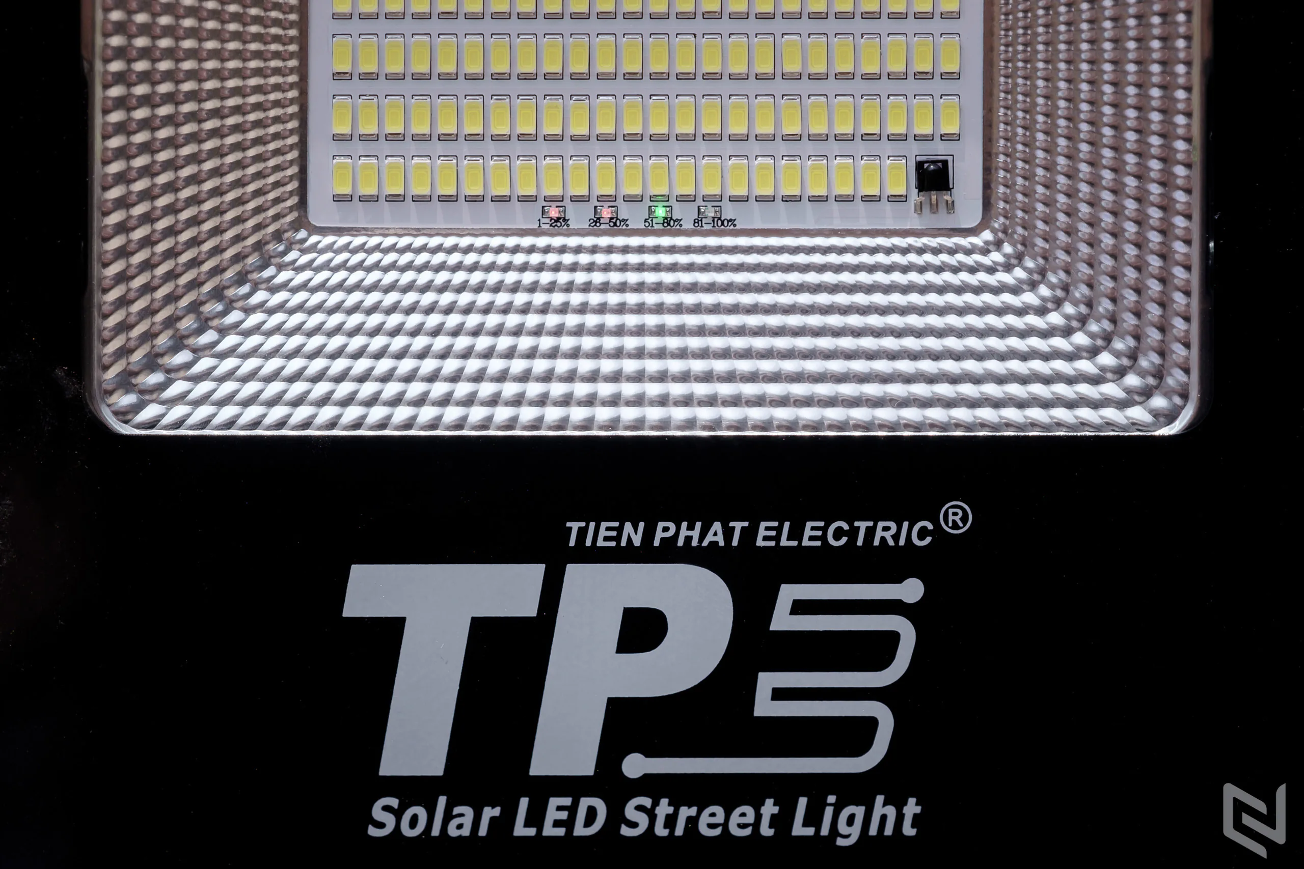 Trên tay đèn LED năng lượng mặt trời Tiến Phát Electric: Không tốn điện, thân thiện môi trường