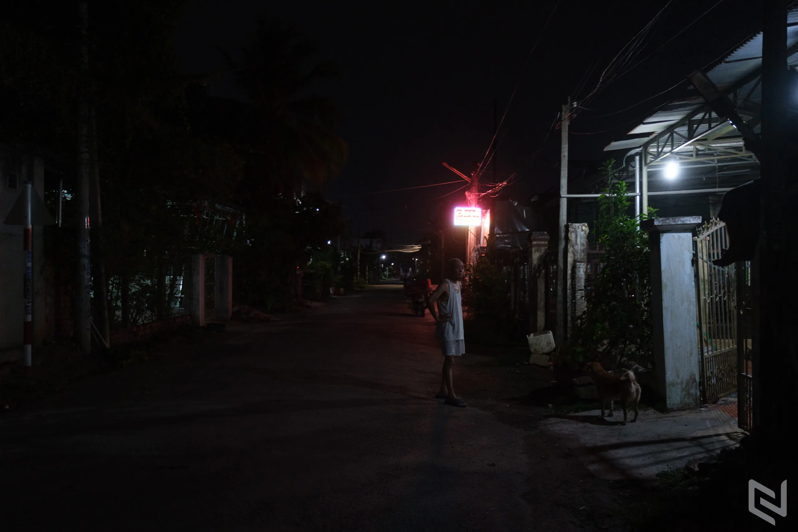 Trên tay đèn LED năng lượng mặt trời Tiến Phát Electric: Không tốn điện, thân thiện môi trường