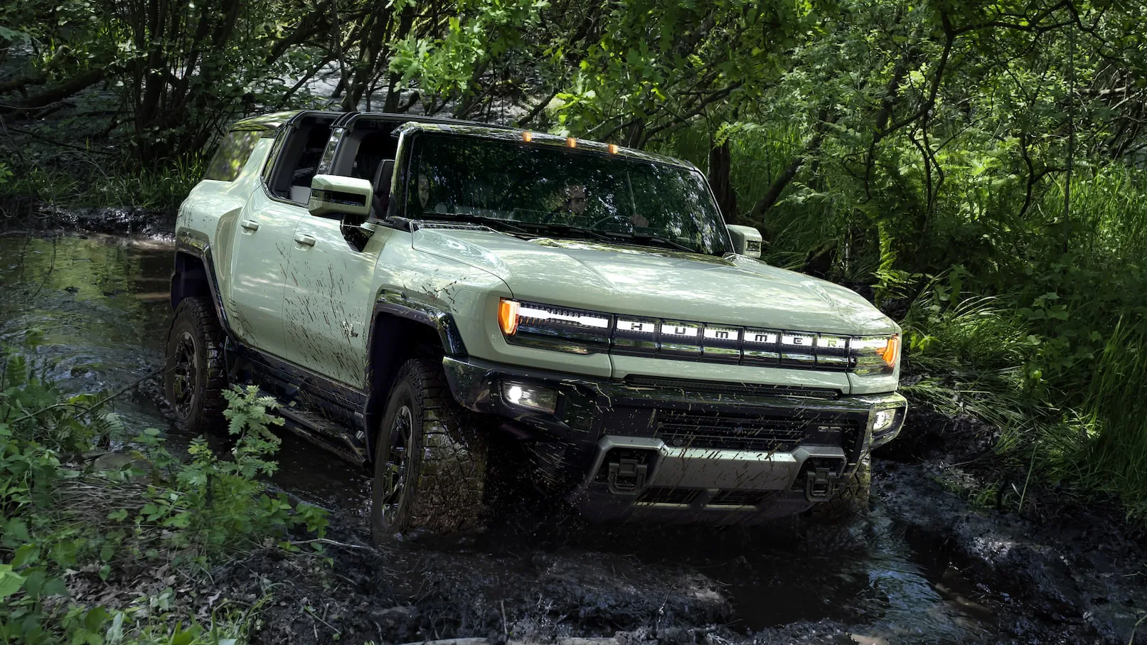 Xe điện Hummer SUV từ GMC ra mắt với công suất lên đến 830HP