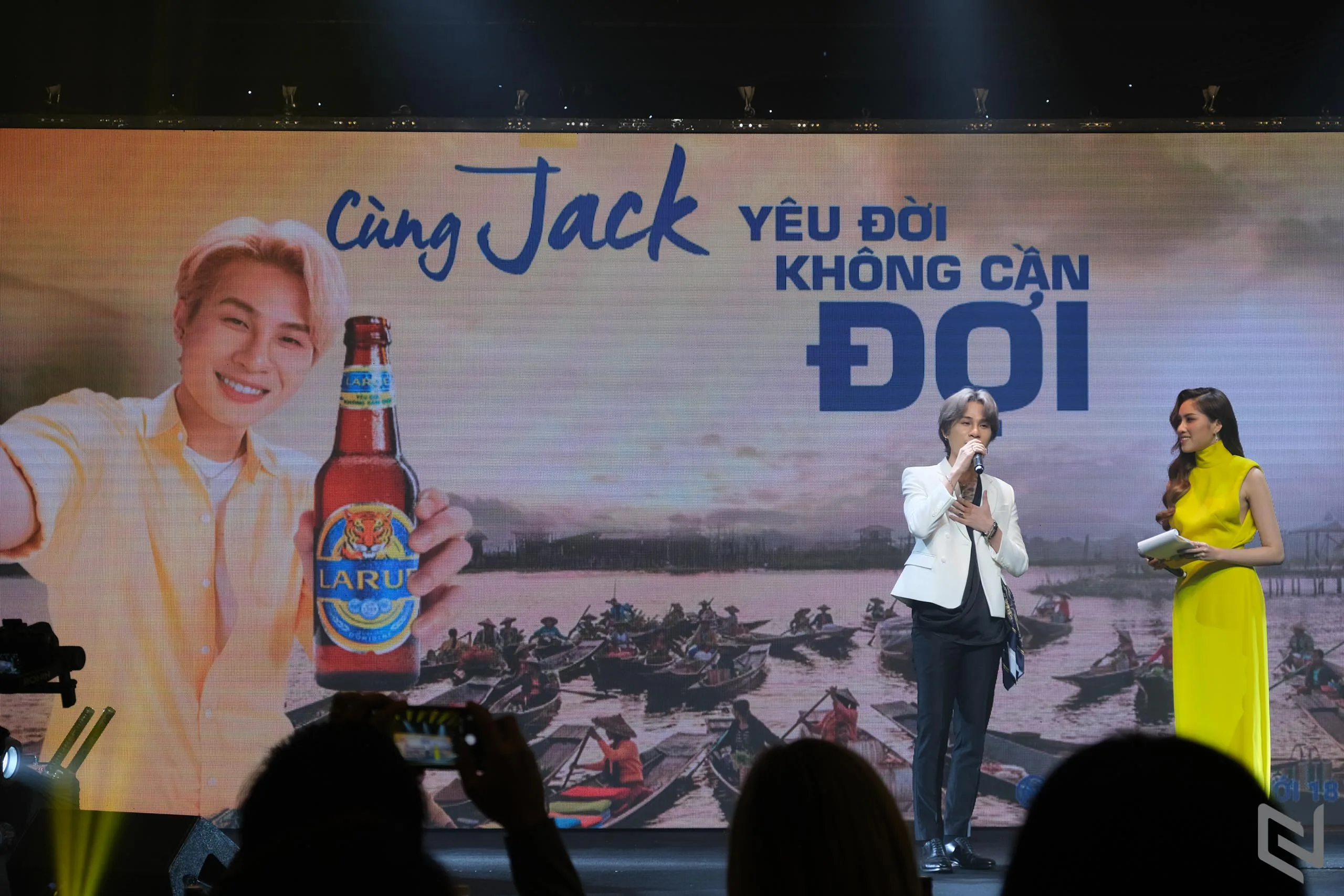 Jack là đại sứ thương hiệu đầu tiên của Bia Larue
