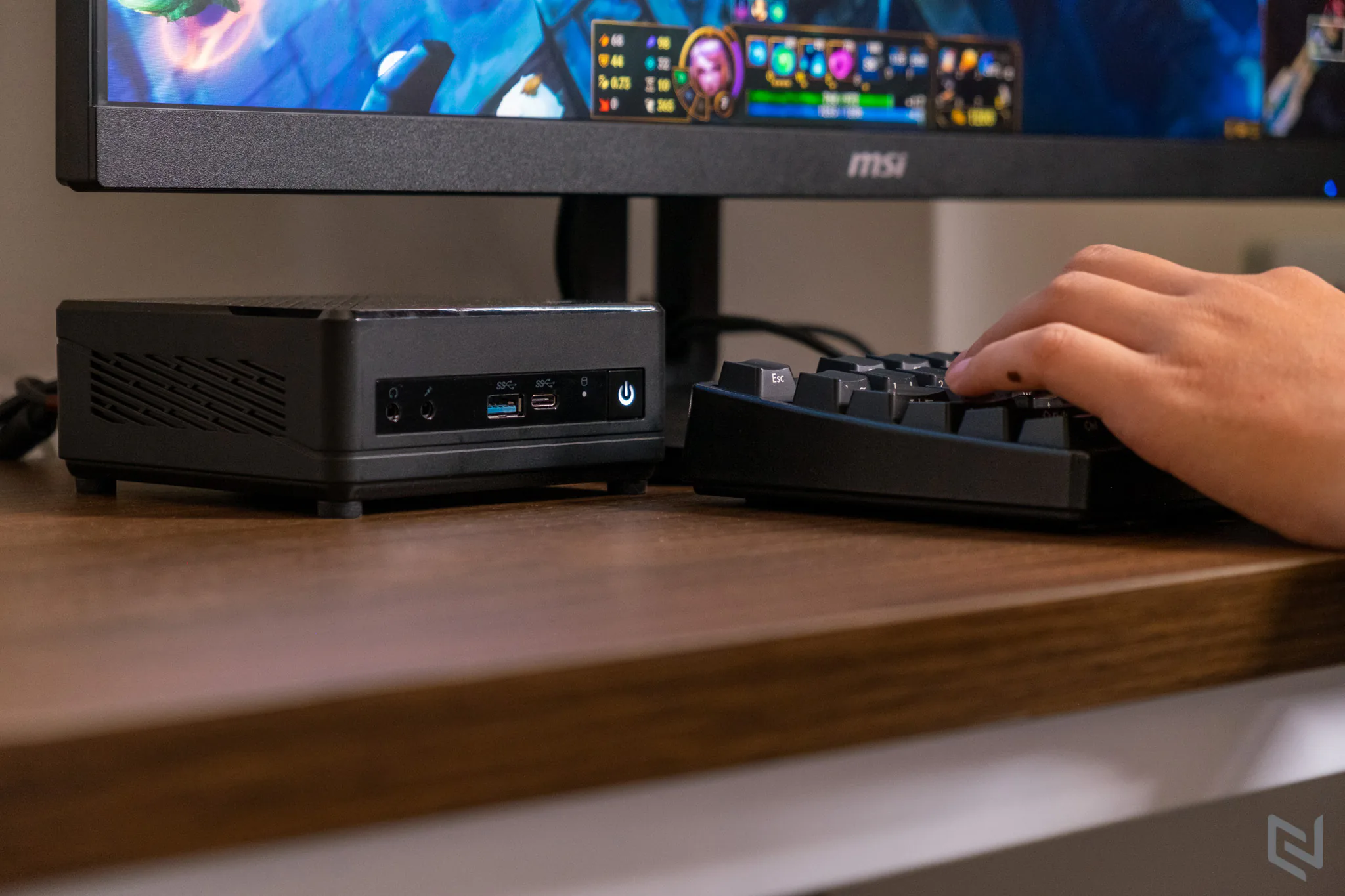 Trải nghiệm bộ đôi hoàn hảo mini PC Cubi 5 10M và màn hình PRO MP271P từ MSI