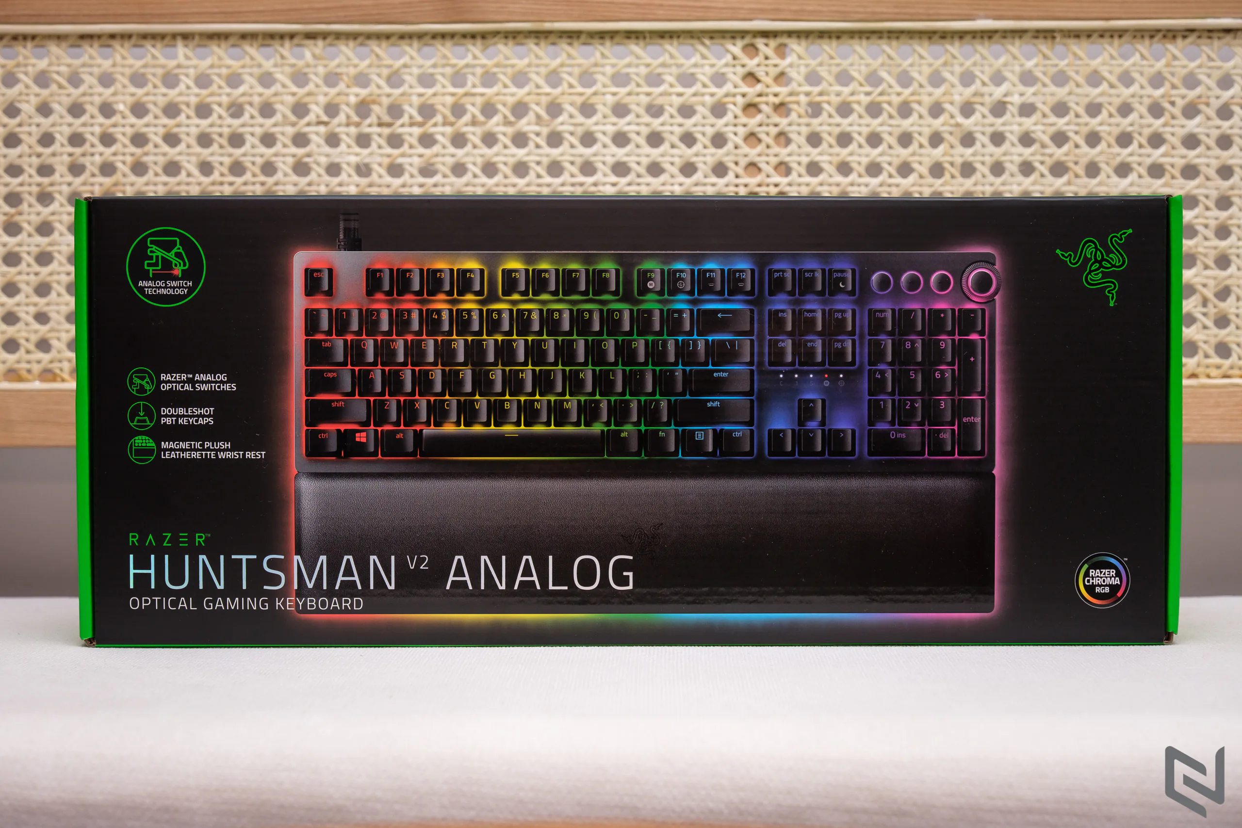 Trên tay bàn phím Razer Huntsman V2 Analog: Phím cơ tốt nhất, xịn nhất từ Razer