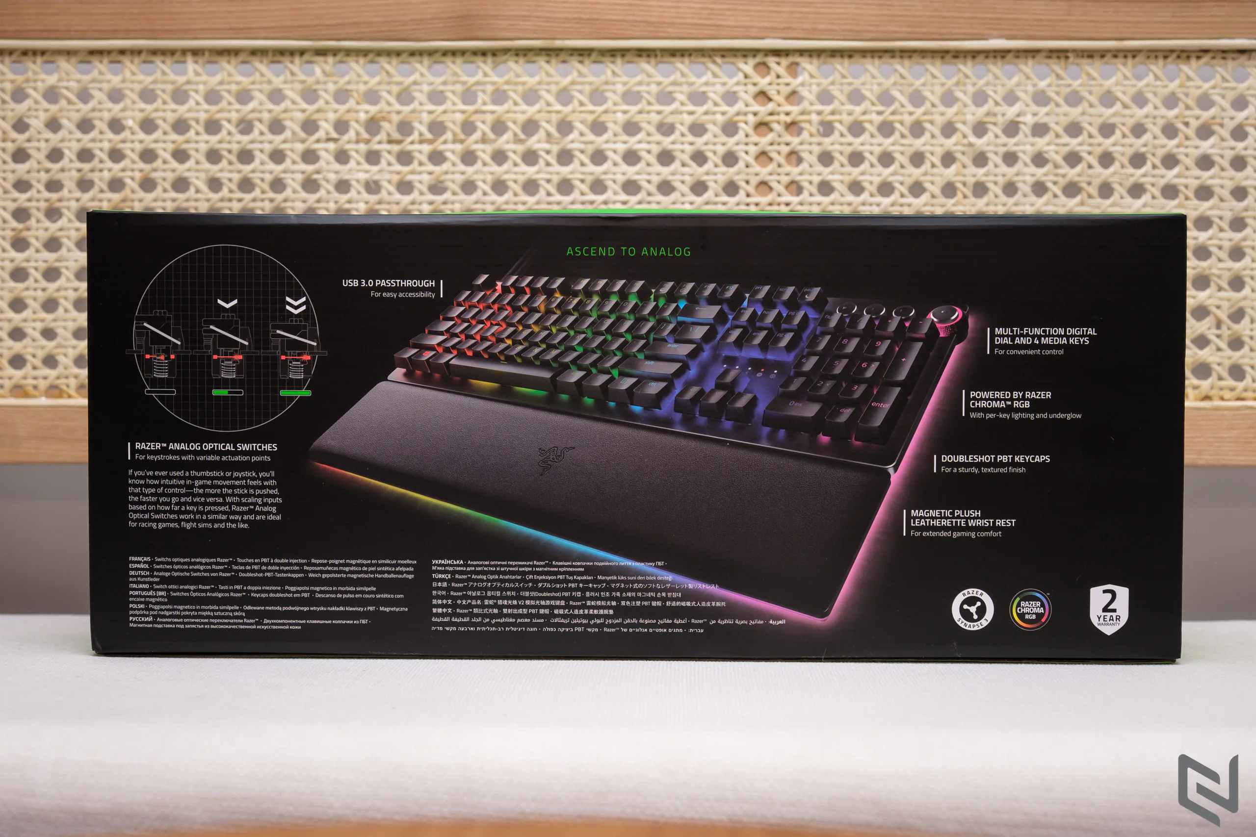 Trên tay bàn phím Razer Huntsman V2 Analog: Phím cơ tốt nhất, xịn nhất từ Razer