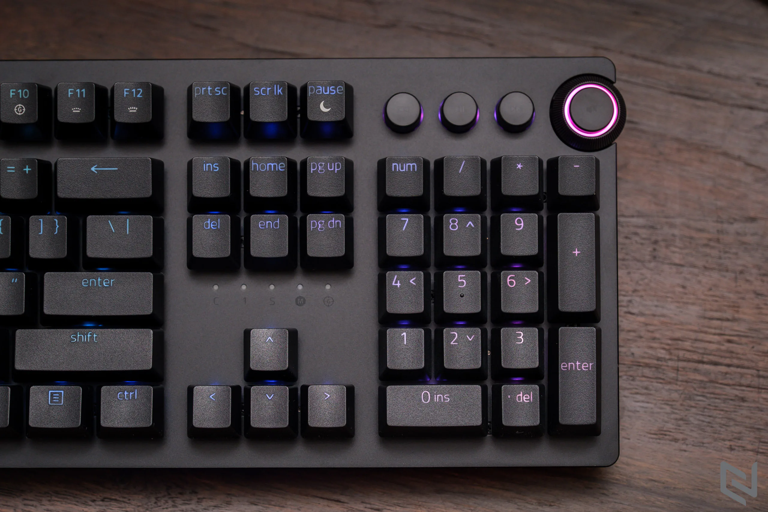 Trên tay bàn phím Razer Huntsman V2 Analog: Phím cơ tốt nhất, xịn nhất từ Razer