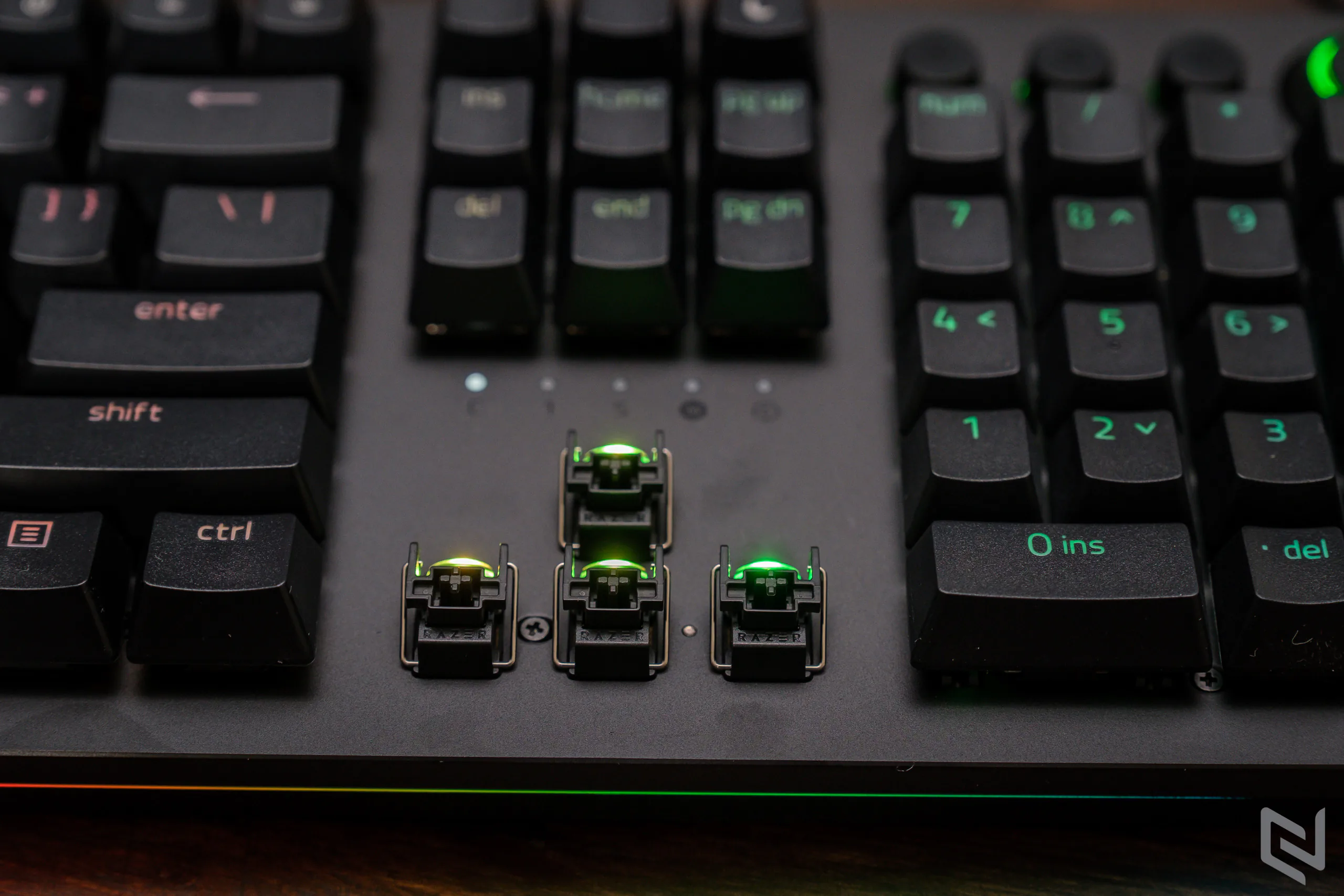 Trên tay bàn phím Razer Huntsman V2 Analog: Phím cơ tốt nhất, xịn nhất từ Razer