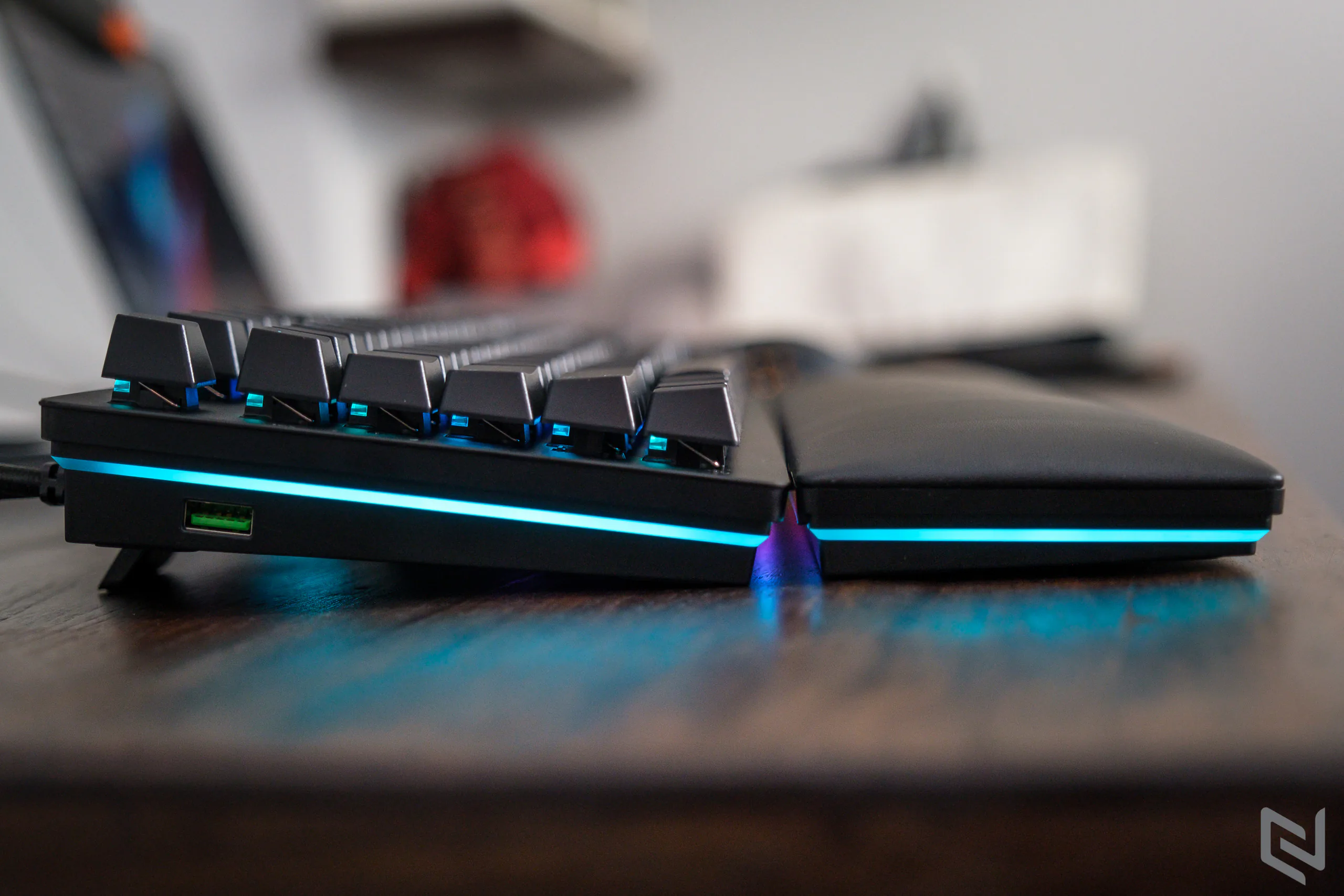 Trên tay bàn phím Razer Huntsman V2 Analog: Phím cơ tốt nhất, xịn nhất từ Razer