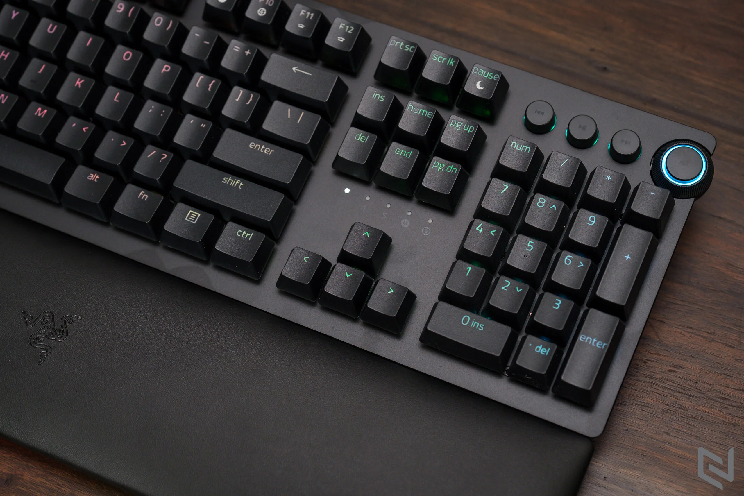 Trên tay bàn phím Razer Huntsman V2 Analog: Phím cơ tốt nhất, xịn nhất từ Razer